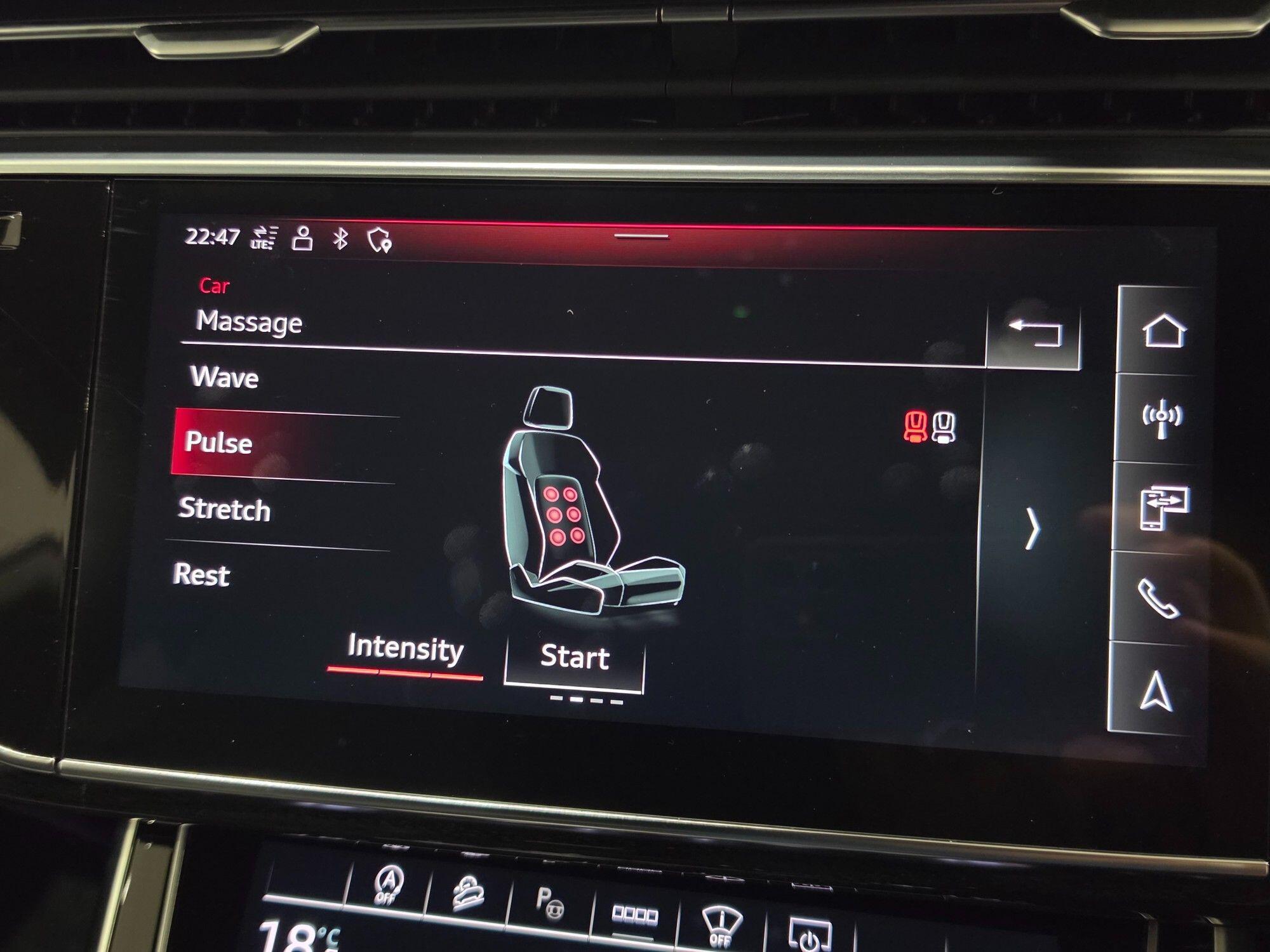 Audi Q8 view 40