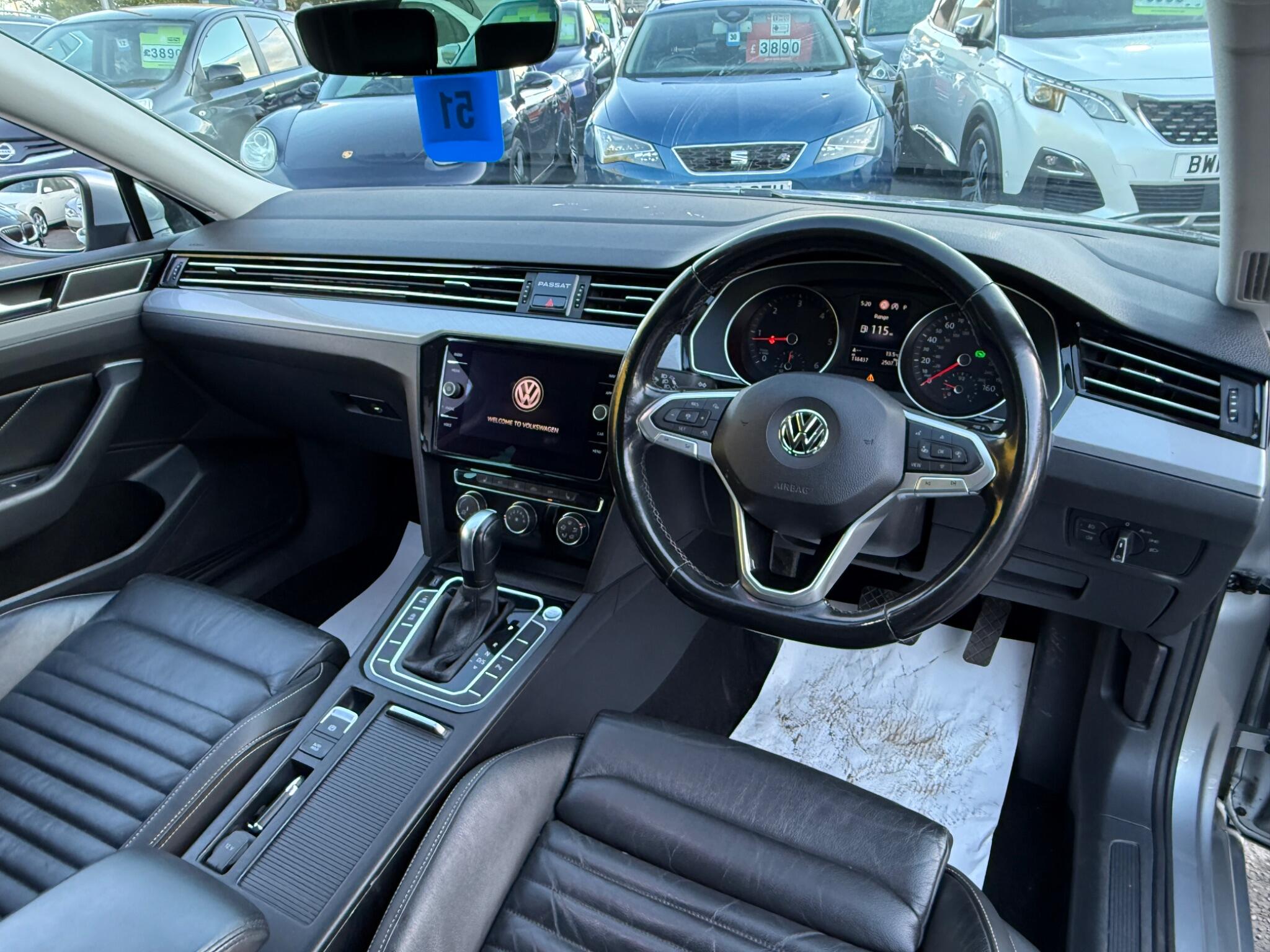 Volkswagen Passat - Image 33