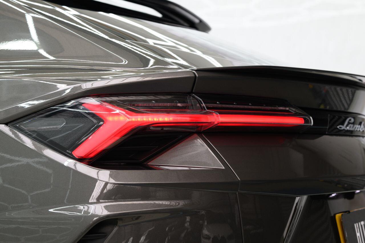 Lamborghini Urus view 10