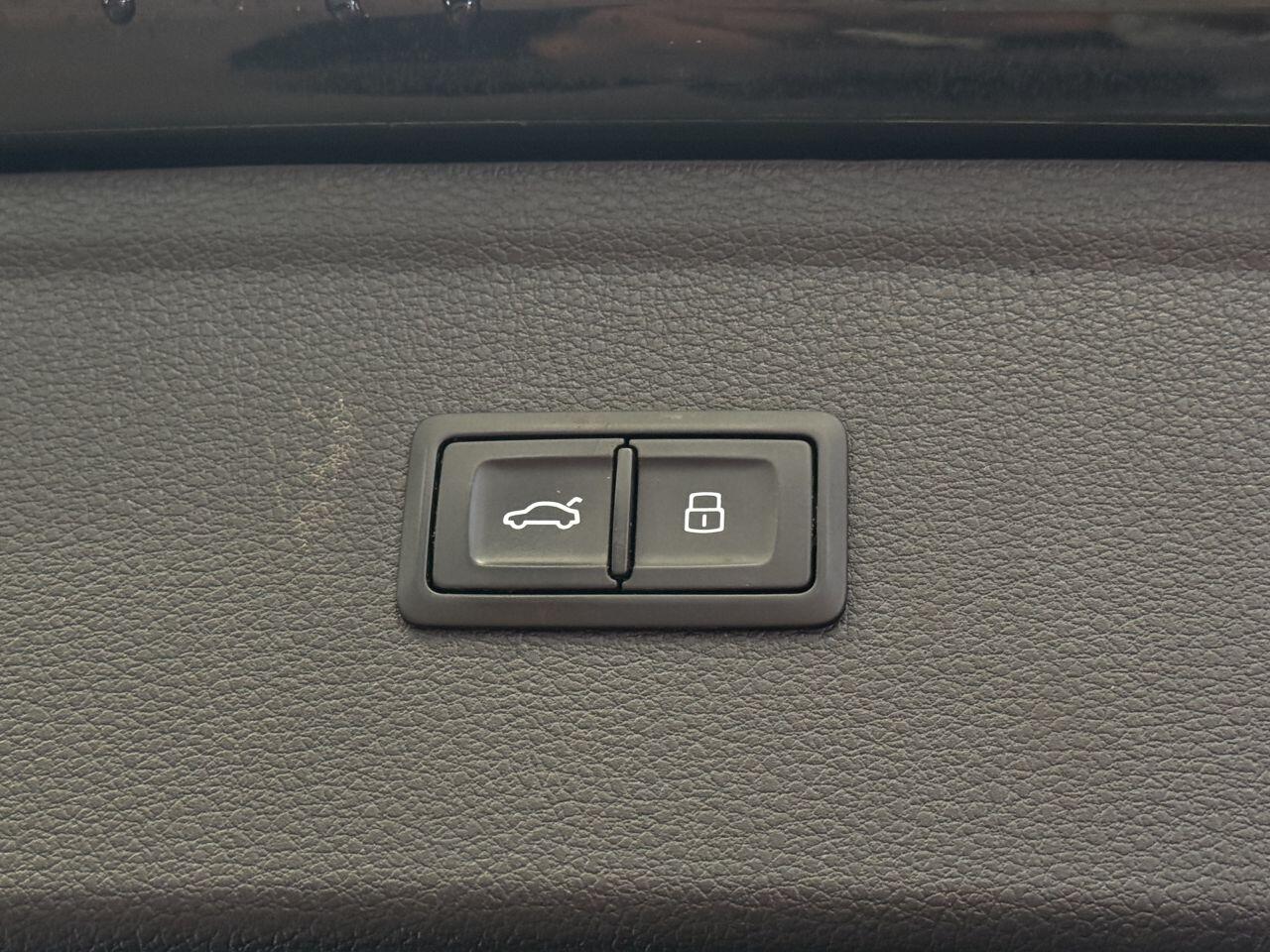 Audi Q5 view 18