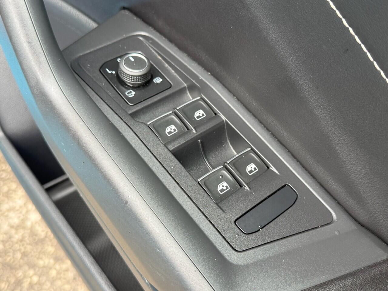 Volkswagen T-Roc view 39
