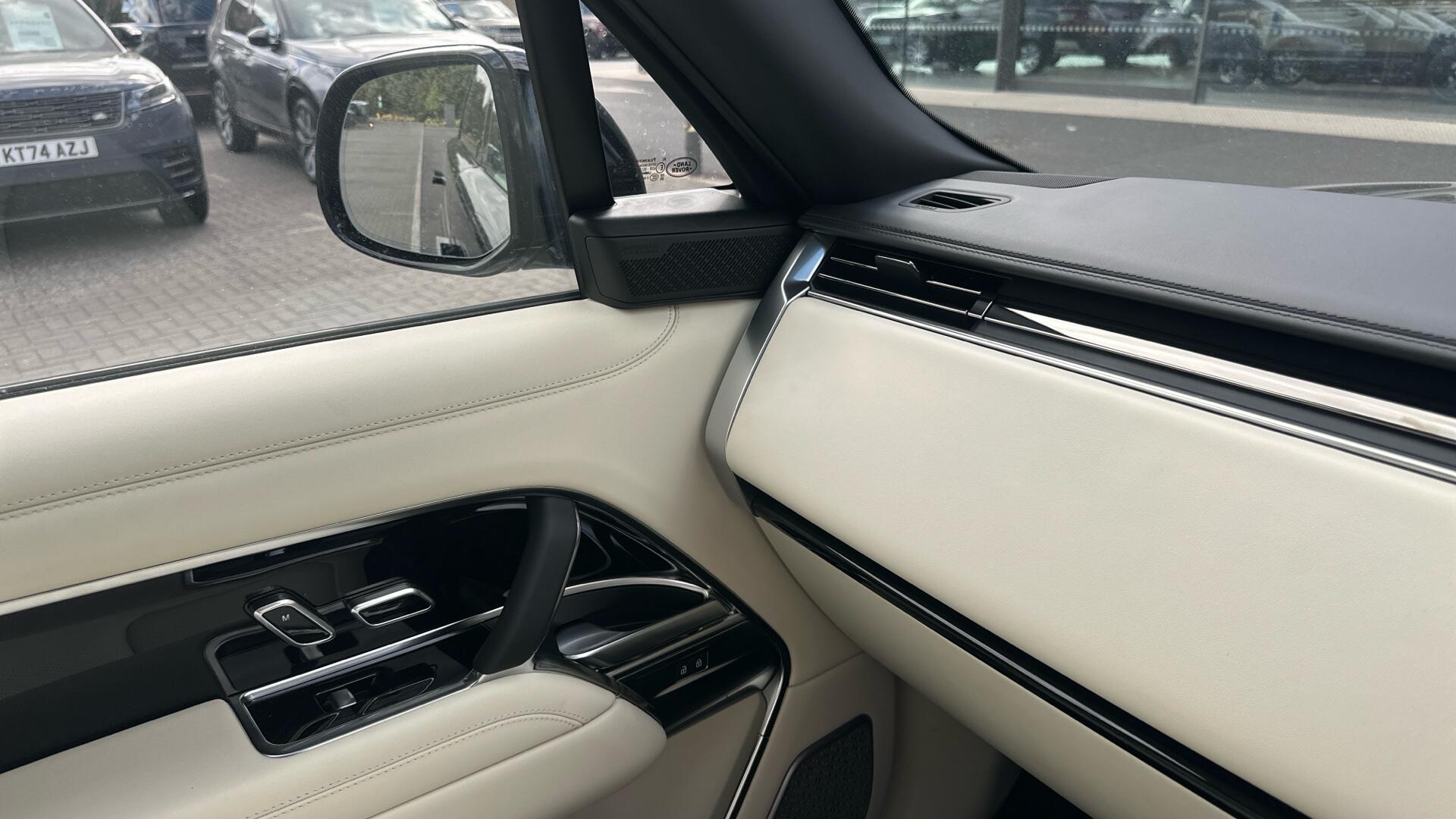 Land Rover Range Rover view 40