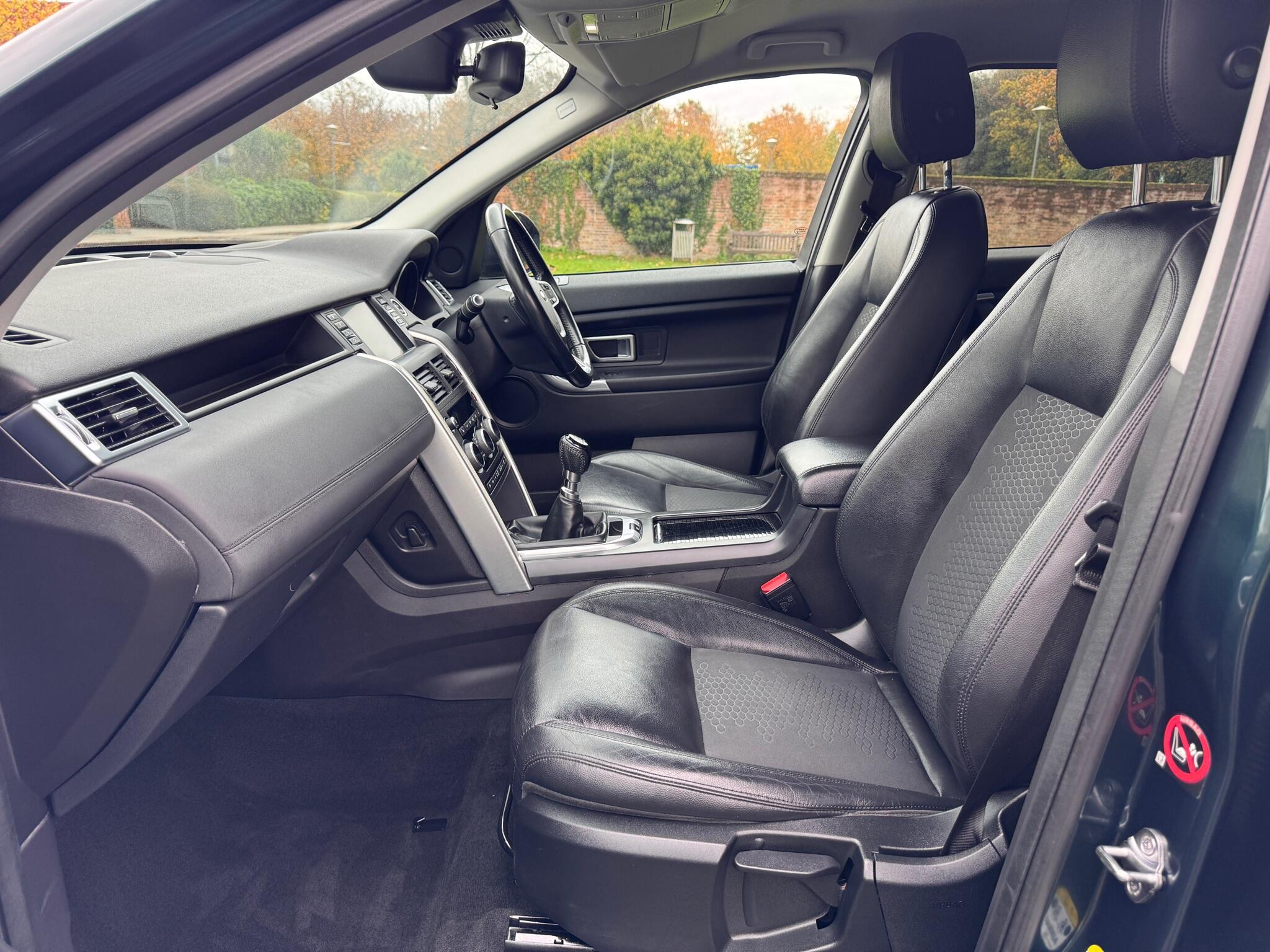 2016 Land Rover Discovery Sport 2.0 TD4 SE Tech 4WD Euro 6 (s/s) 5dr (5 Seat) • 100,000 miles image 35