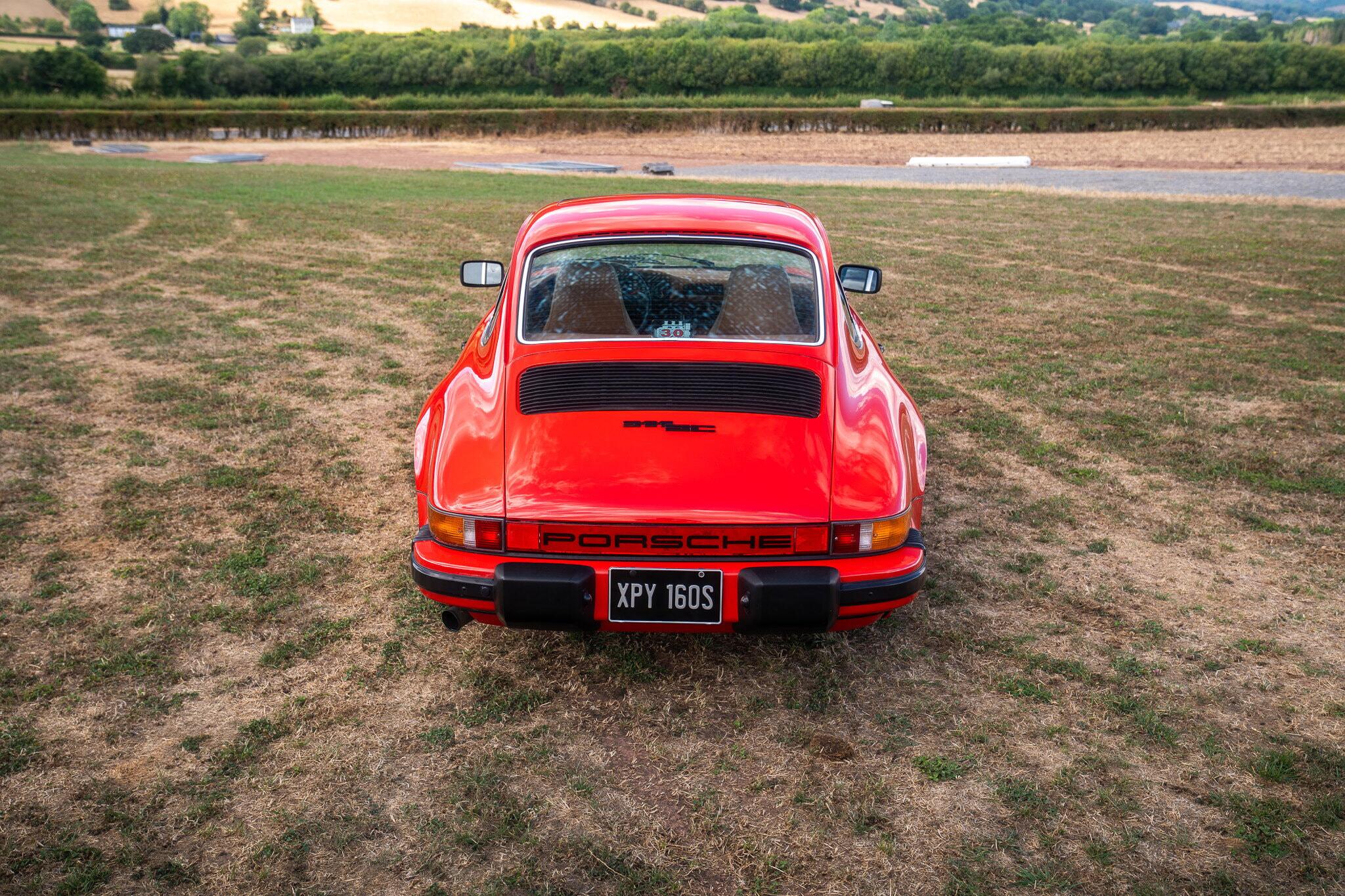 Porsche 911 view 12