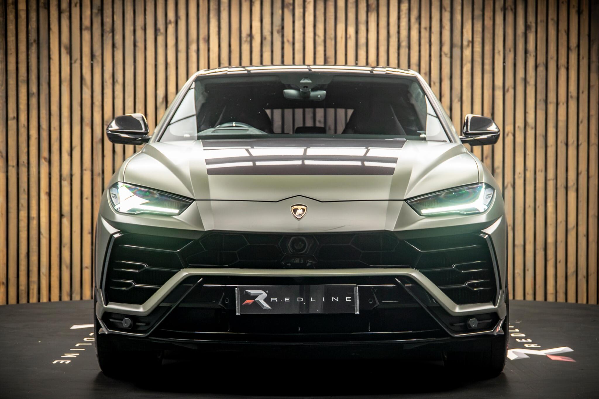 Lamborghini Urus view 5