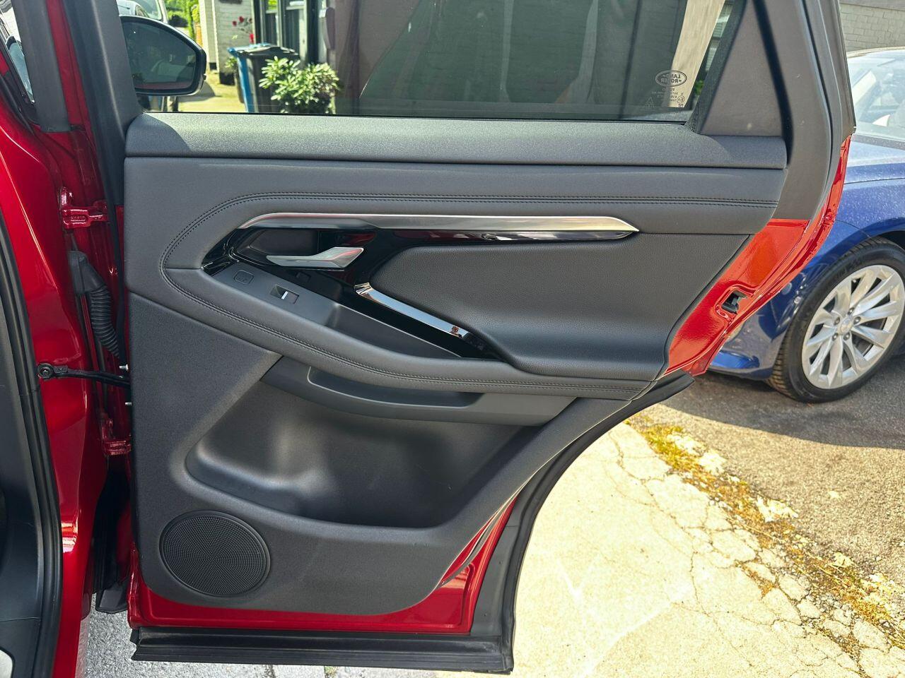 Land Rover Range Rover Evoque view 26