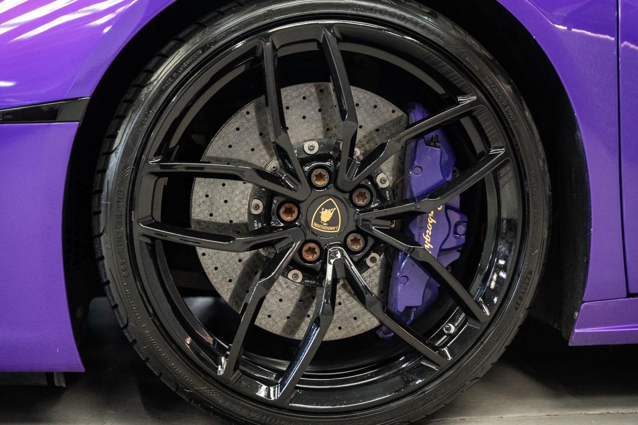 Lamborghini Huracan view 12