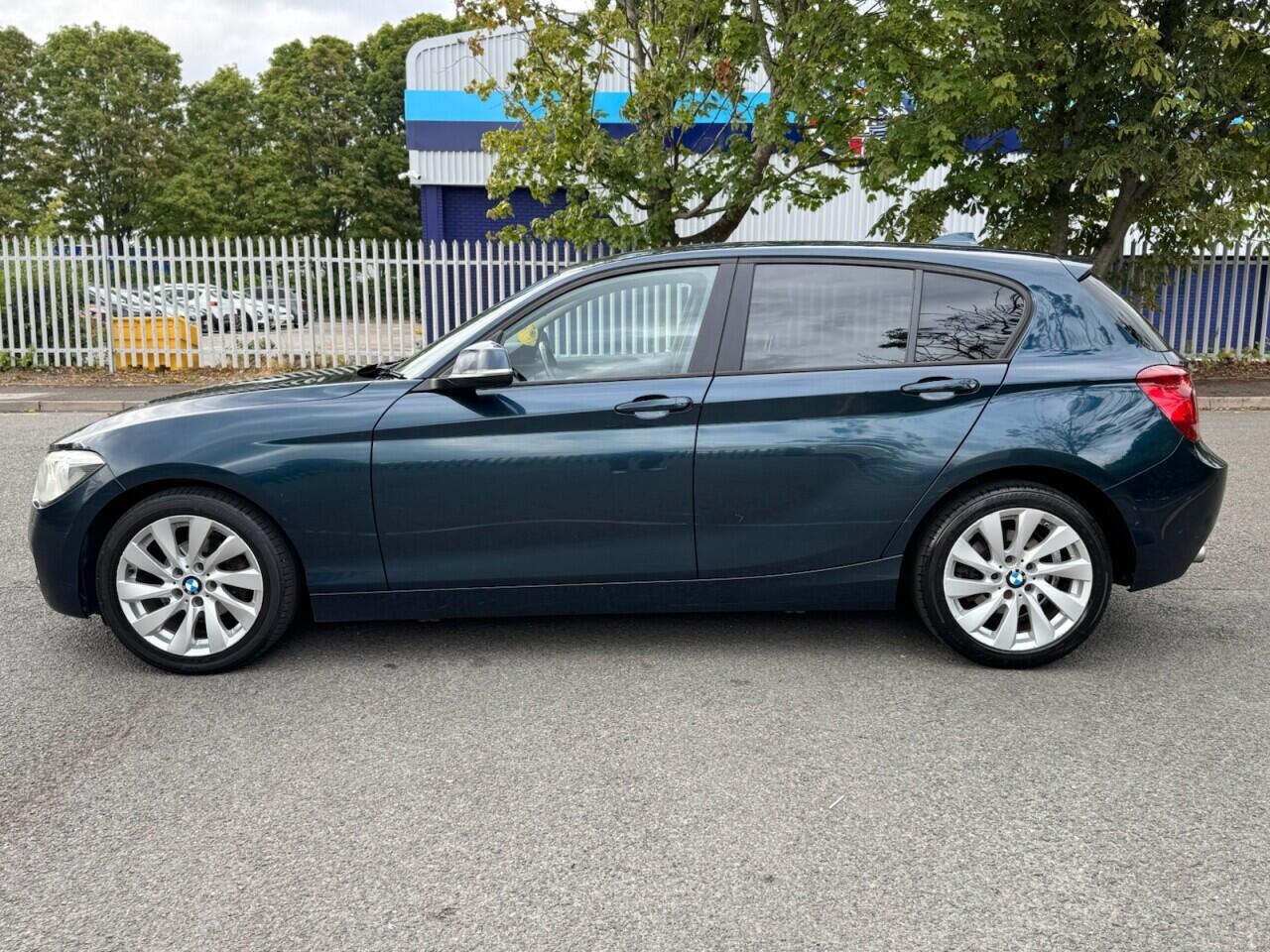 BMW 1 Series view 6