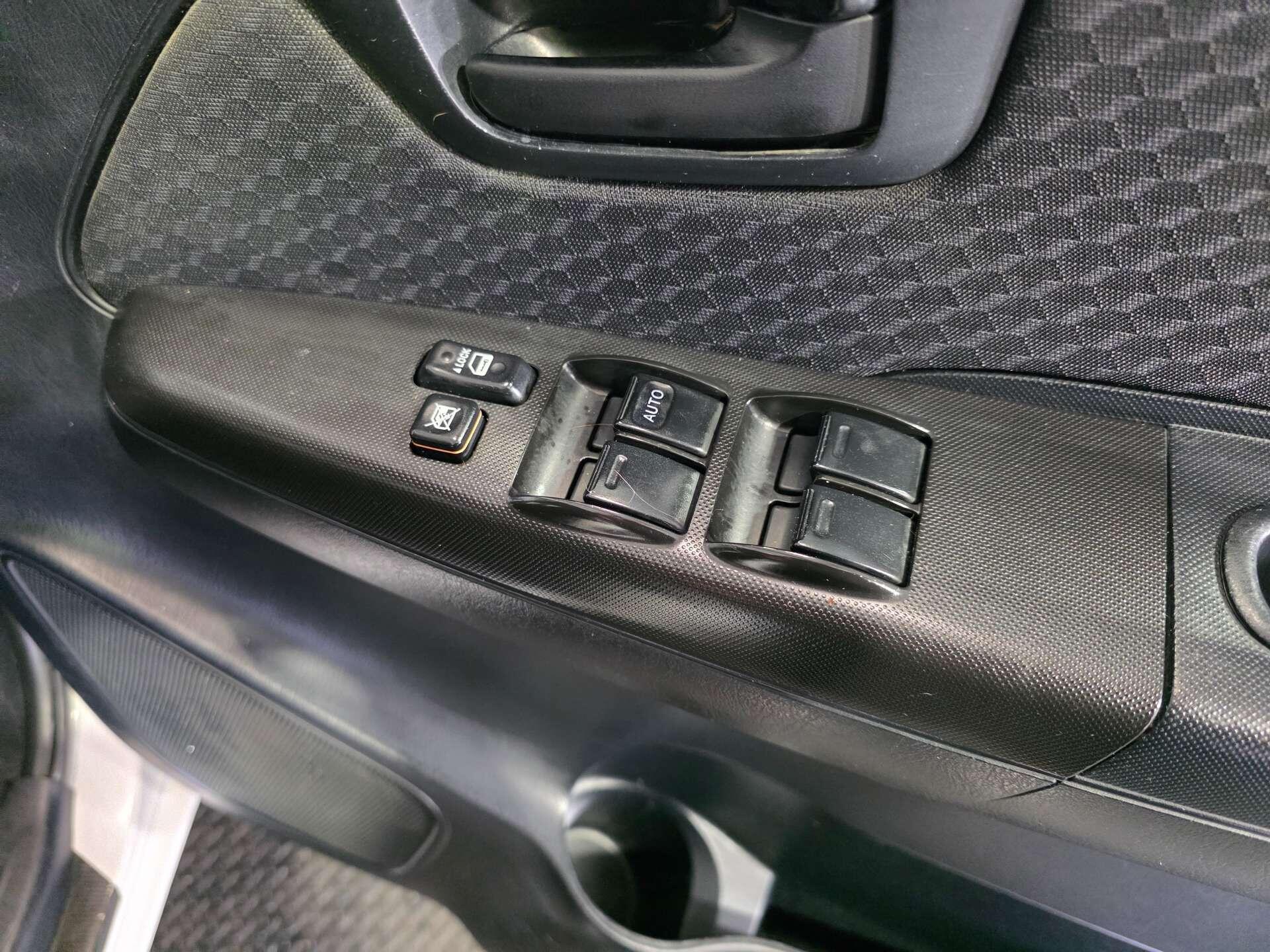 Toyota Hilux view 13