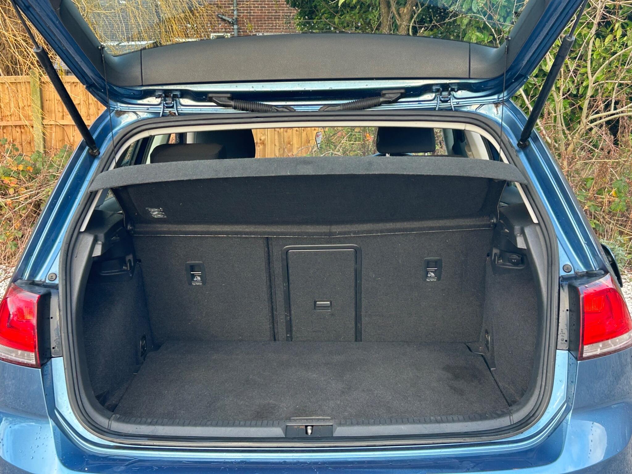 Volkswagen Golf view 23
