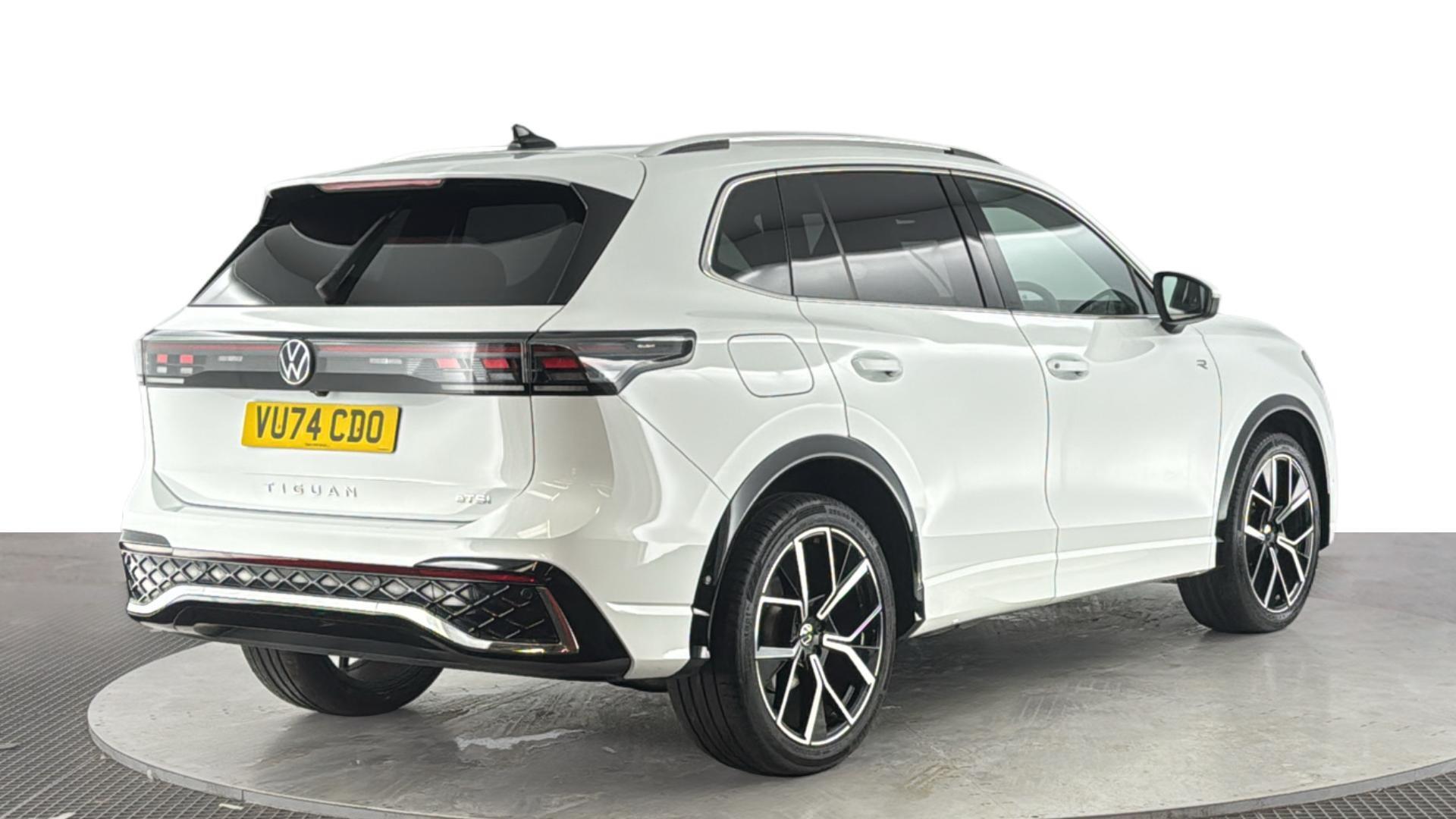 Volkswagen Tiguan view 4