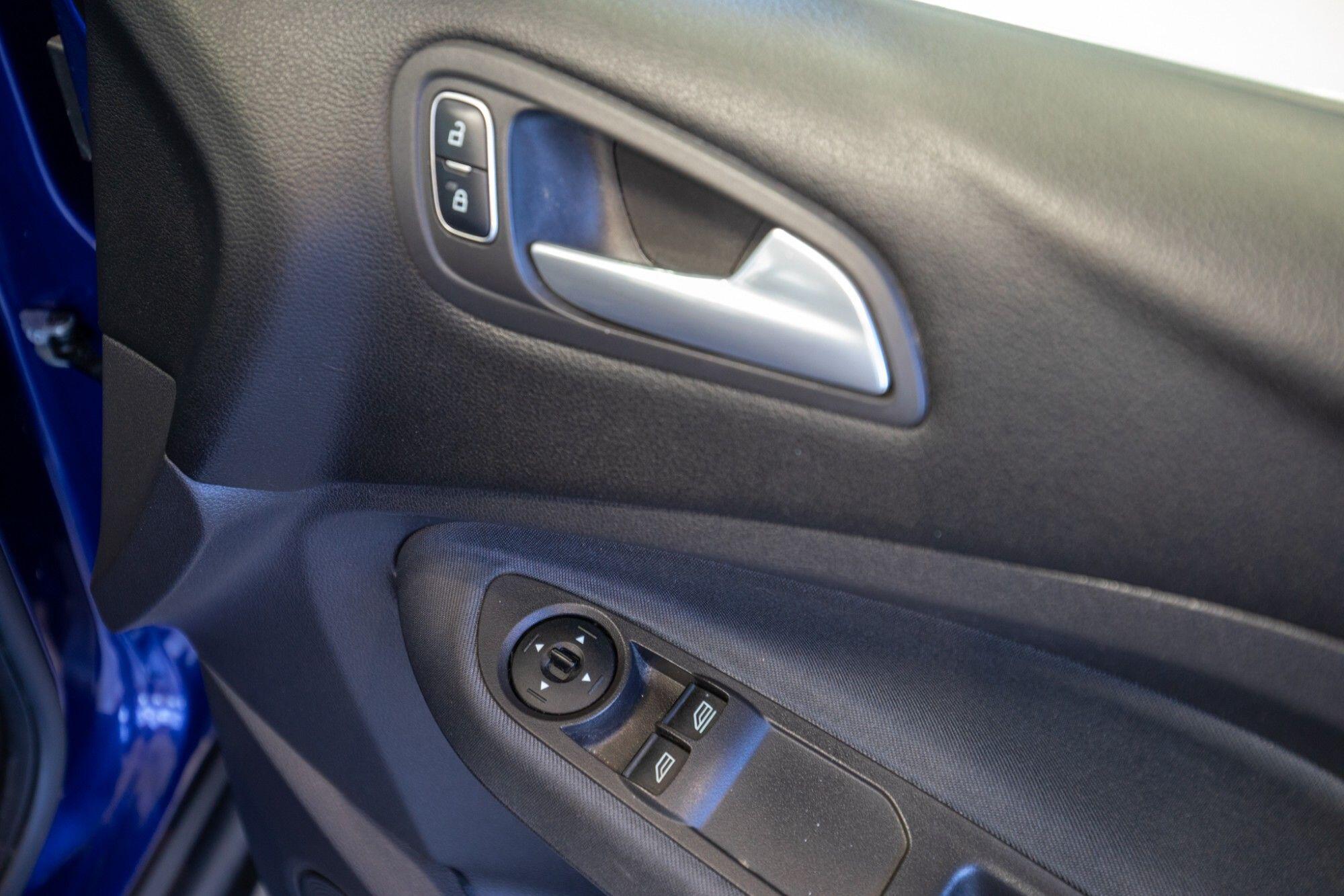 Ford C-Max view 16