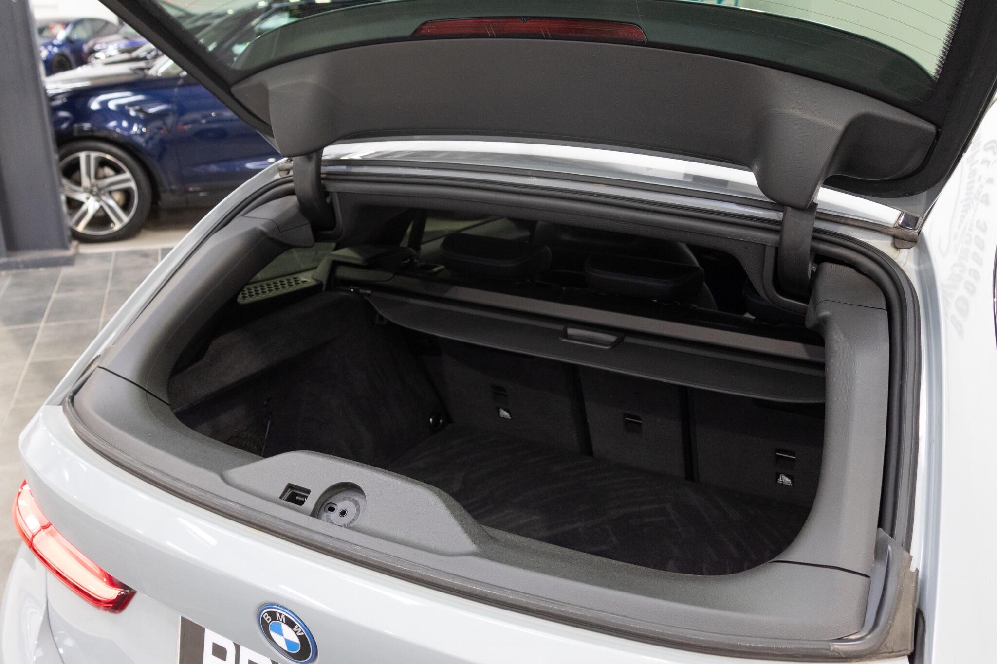 BMW 3 Series view 12