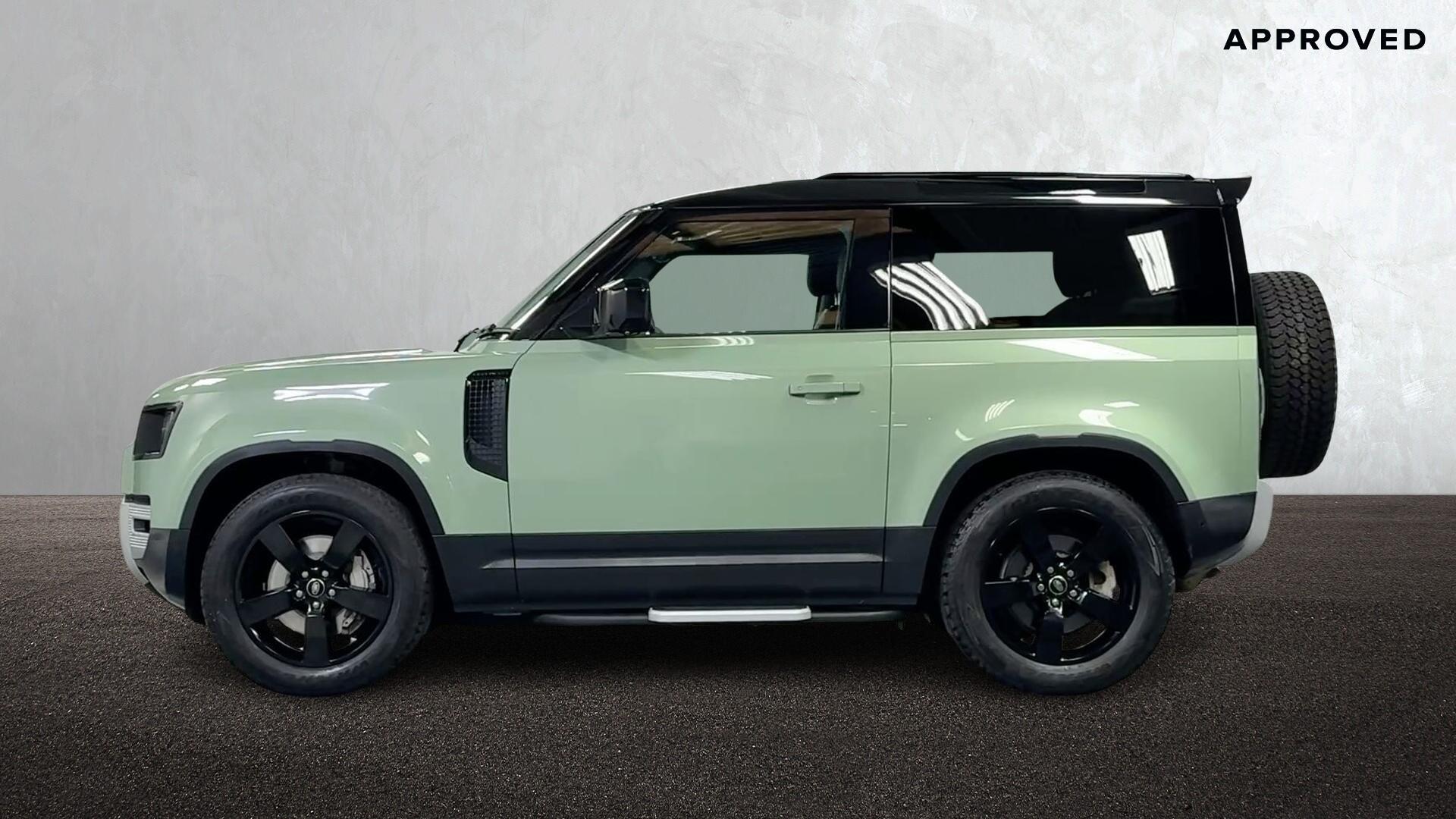 Land Rover Defender view 30