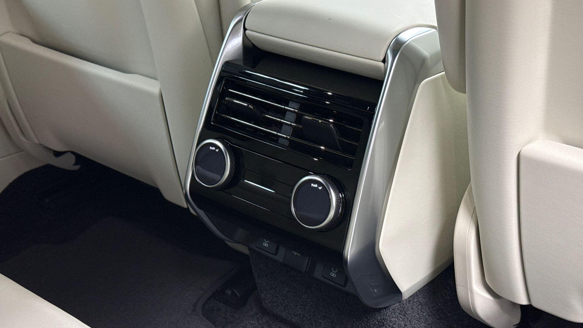 Land Rover Range Rover view 18