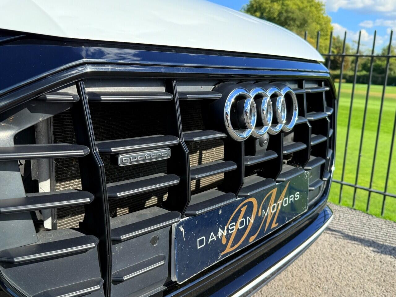 Audi Q8 view 52