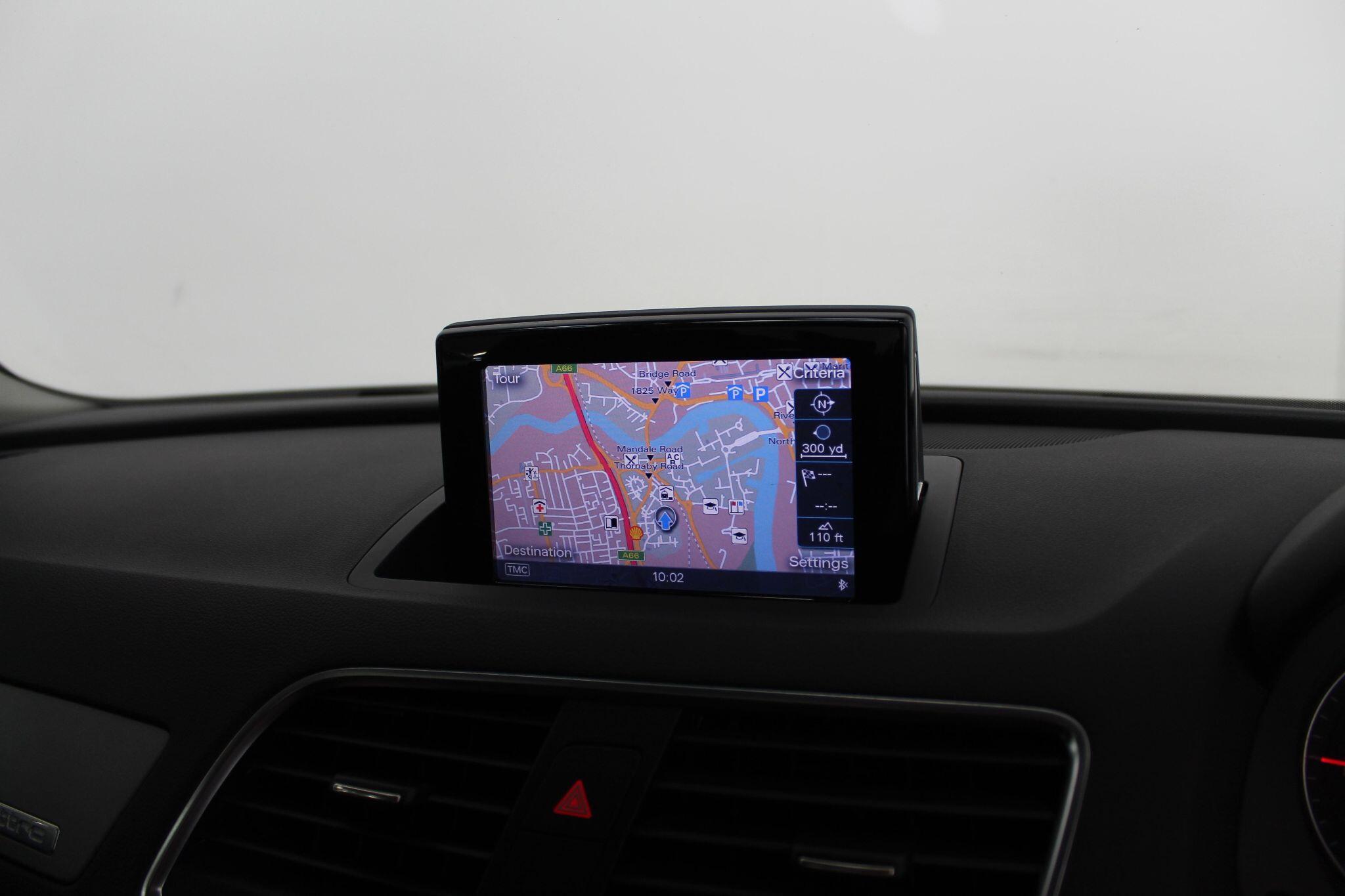 Audi Q3 view 37