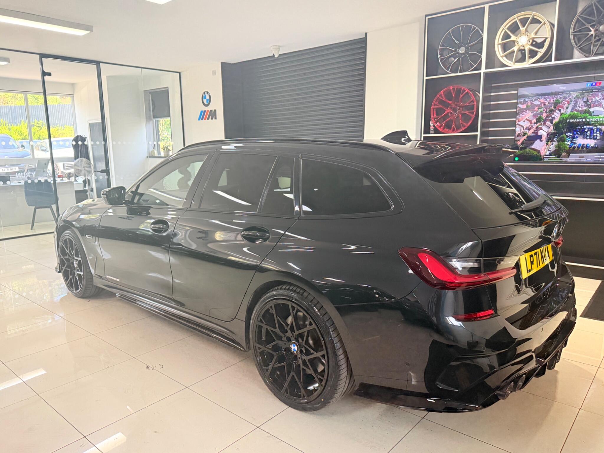 BMW 3 Series view 19
