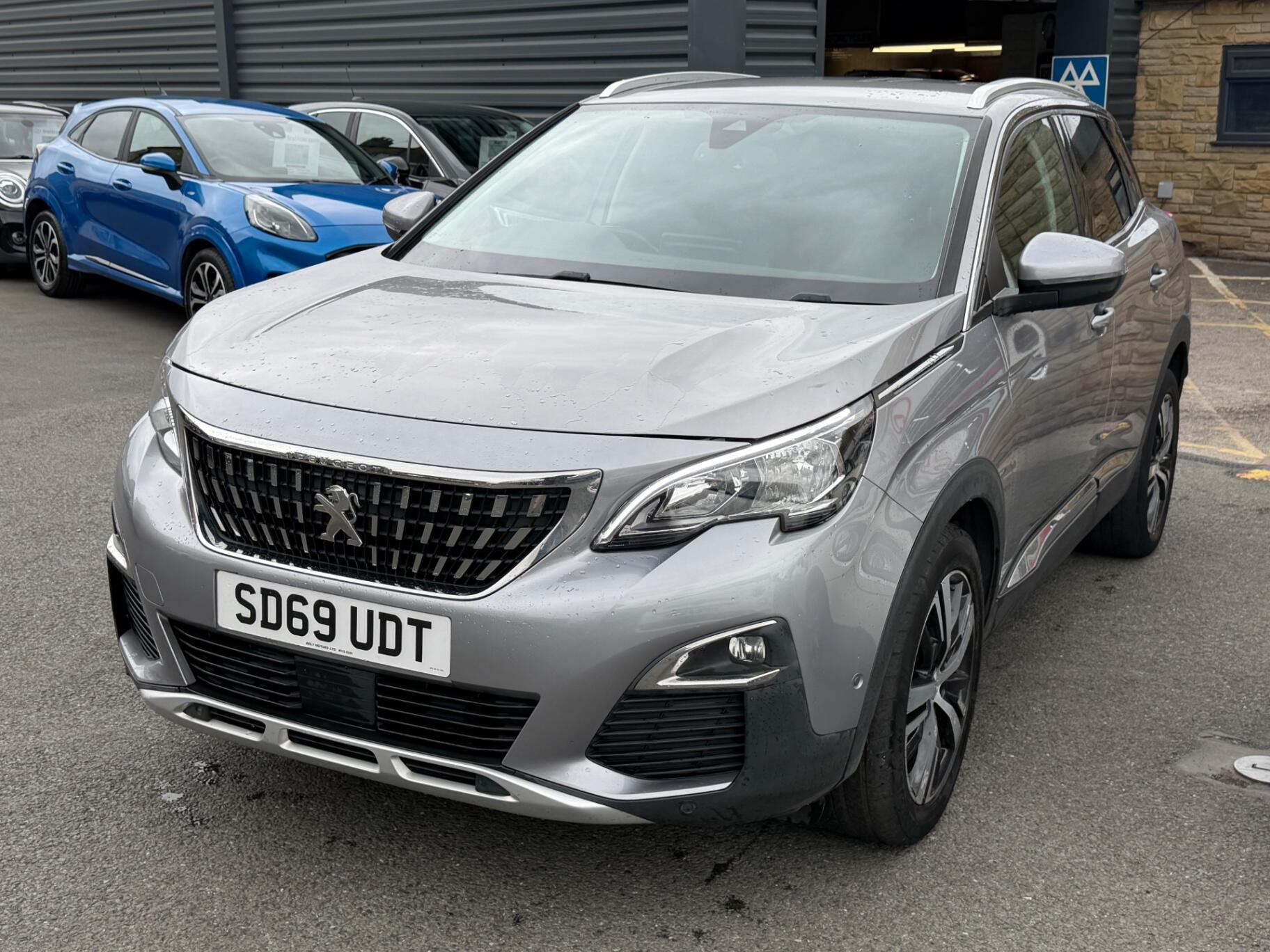 Peugeot 3008 view 5