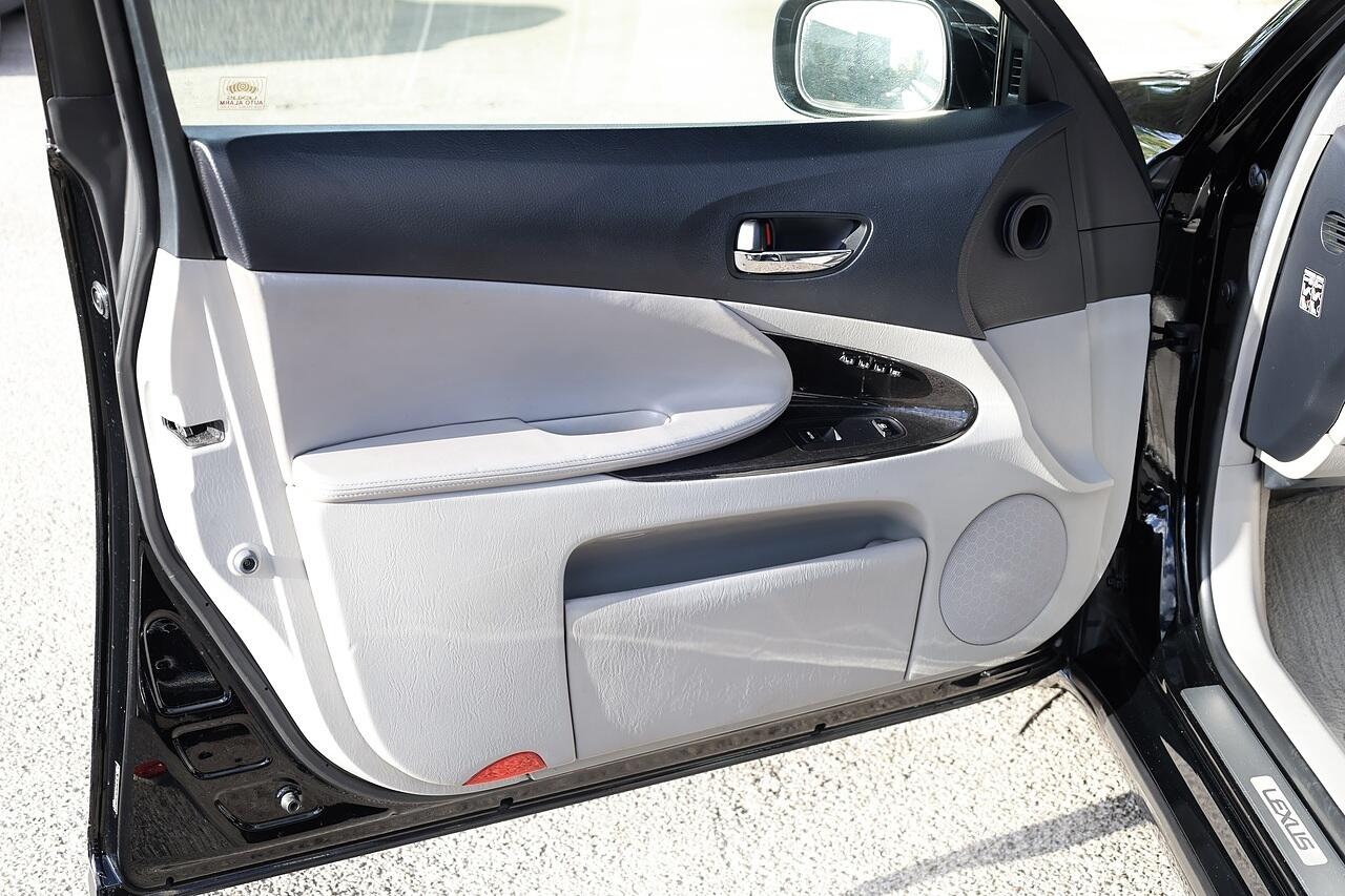 Lexus GS view 43