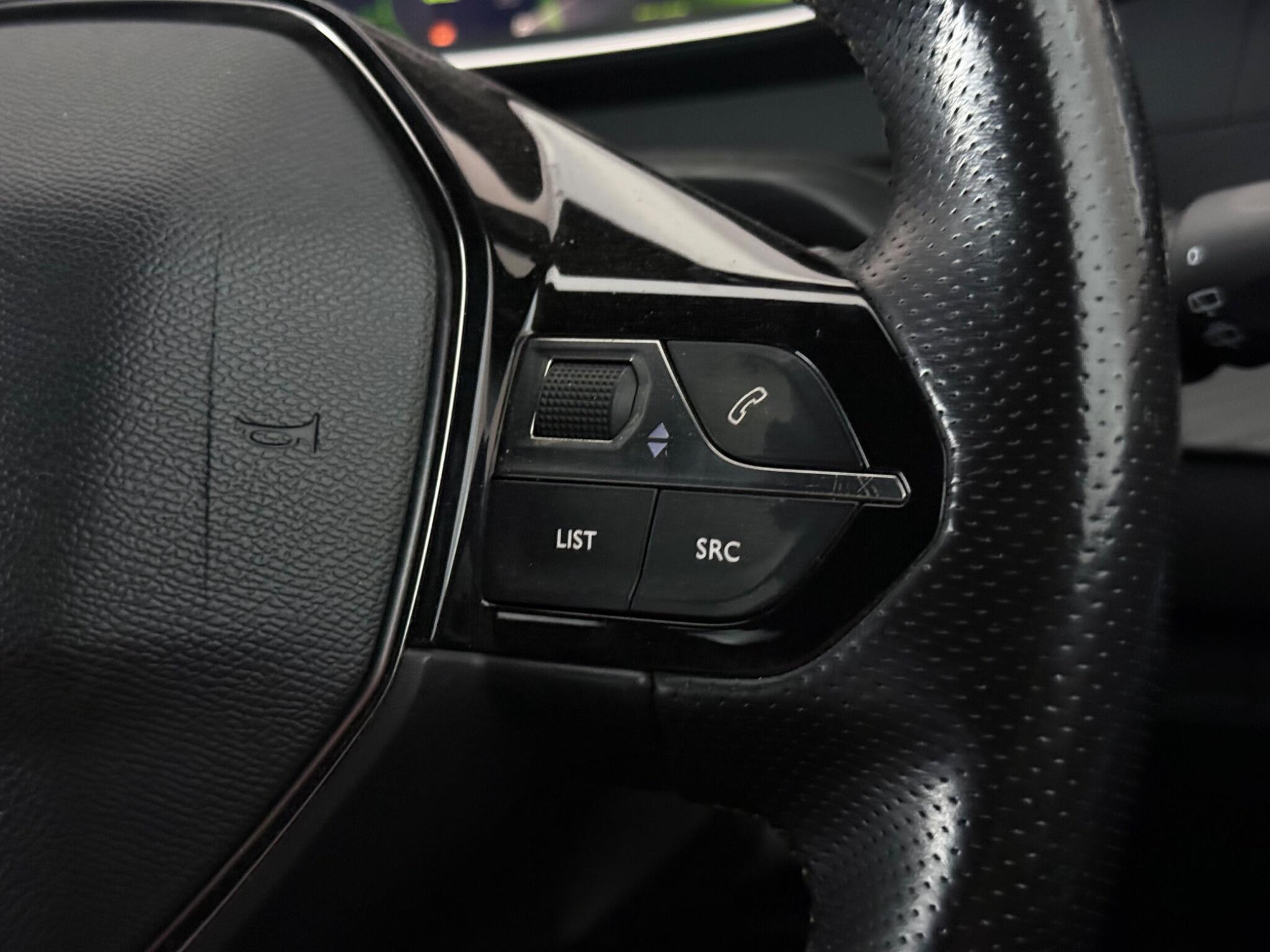 Peugeot 208 view 14