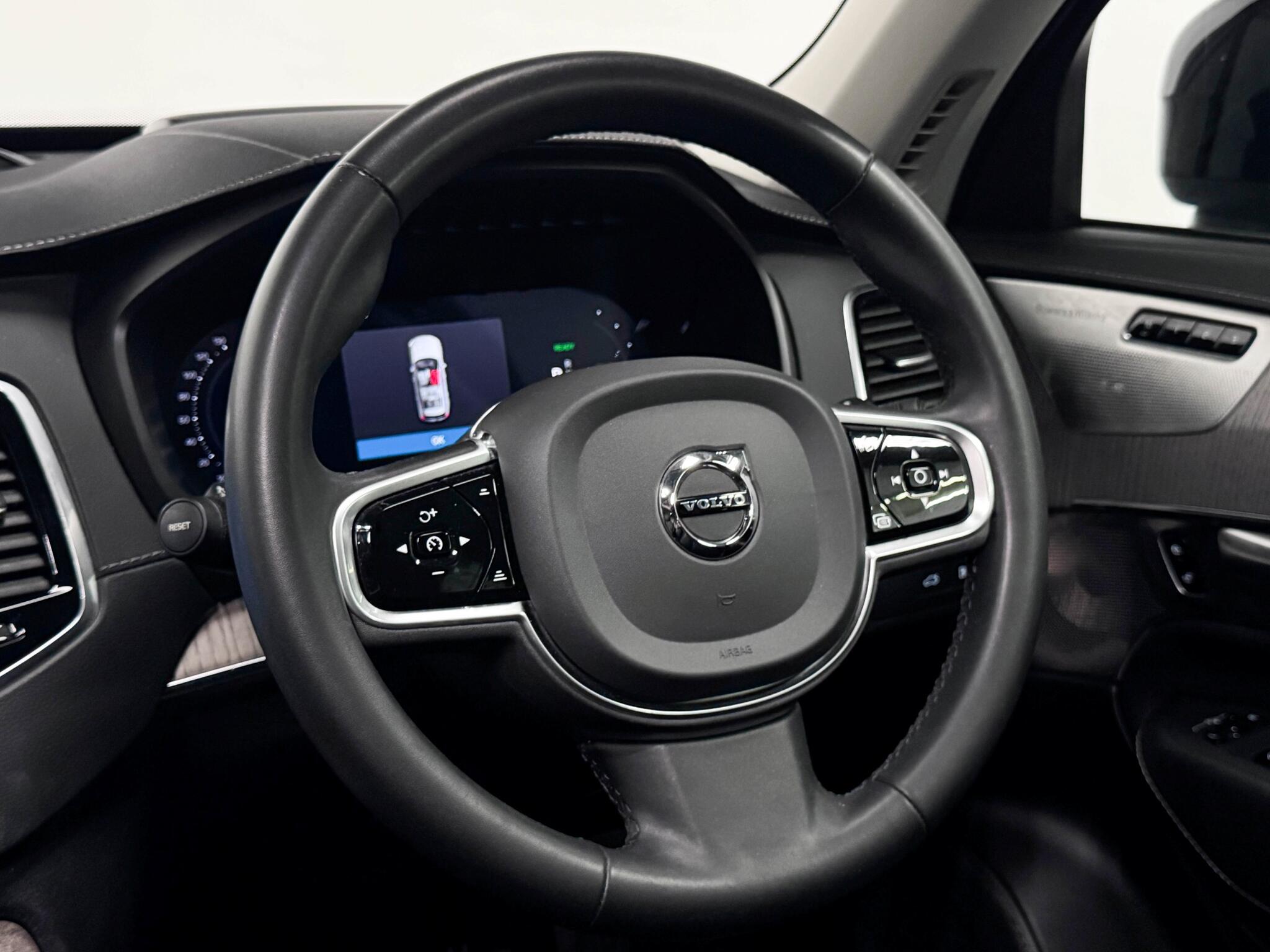 Volvo XC90 view 38