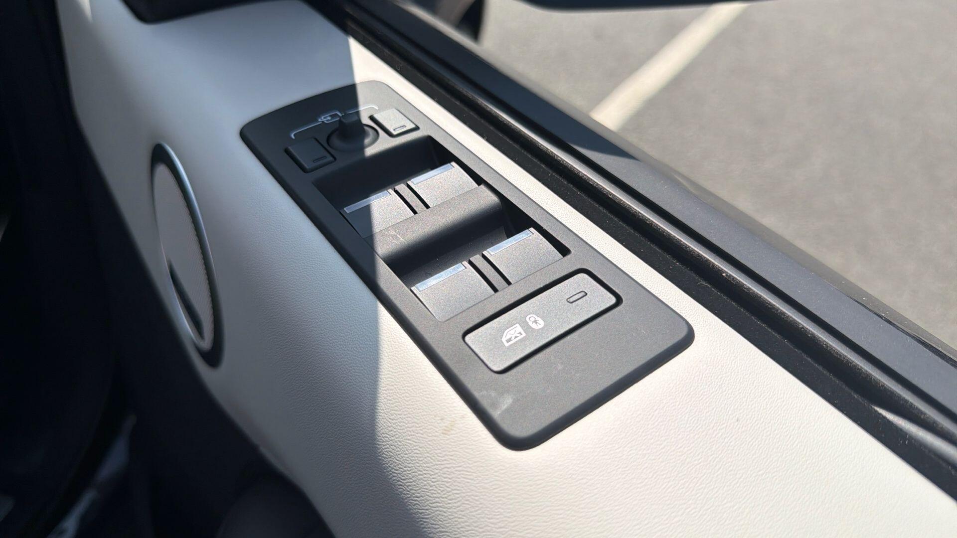 Land Rover Discovery view 21
