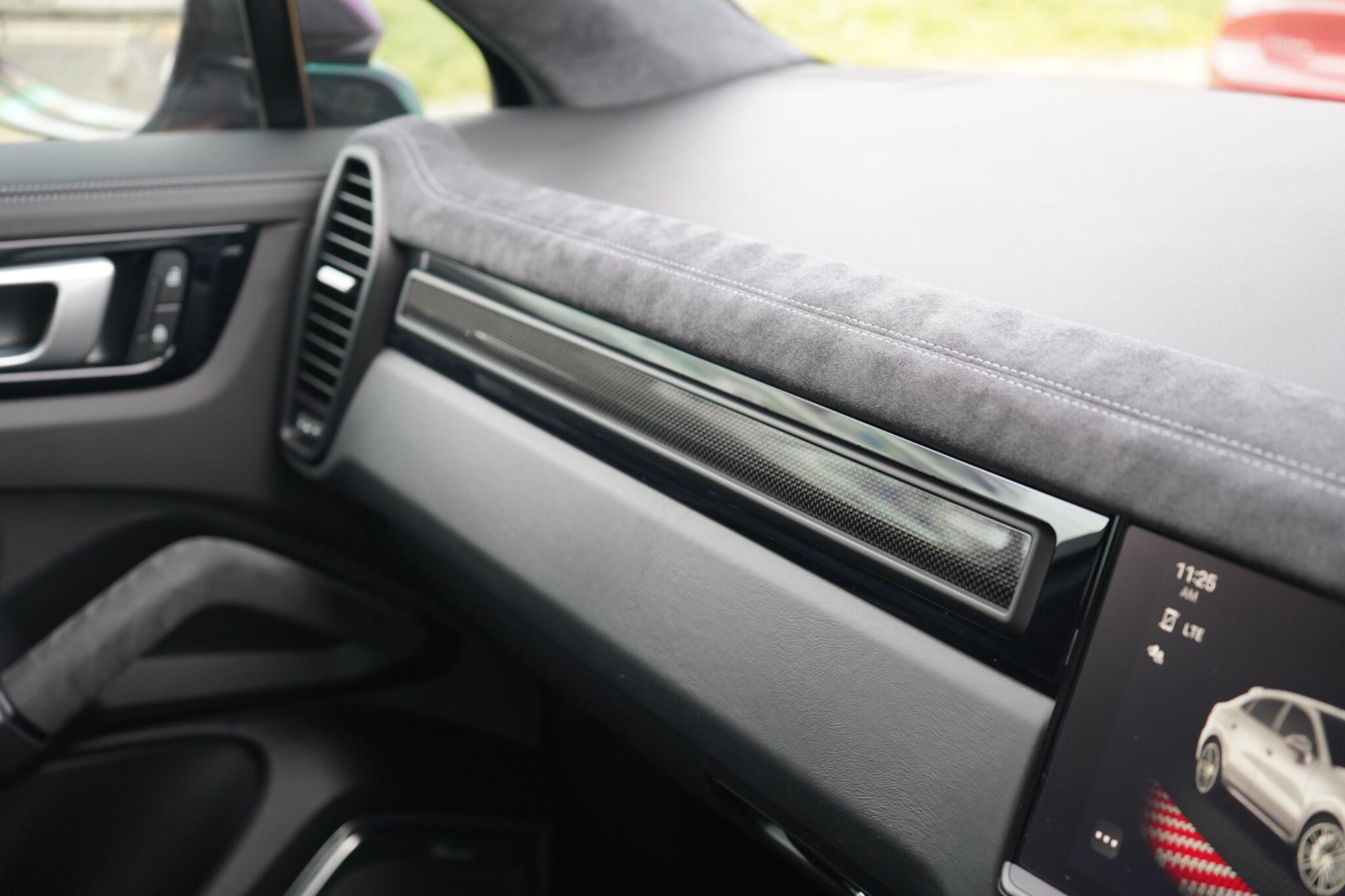 Porsche Cayenne view 38