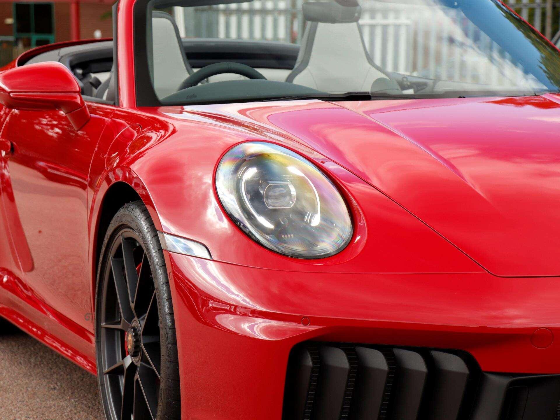 Porsche 911 view 35