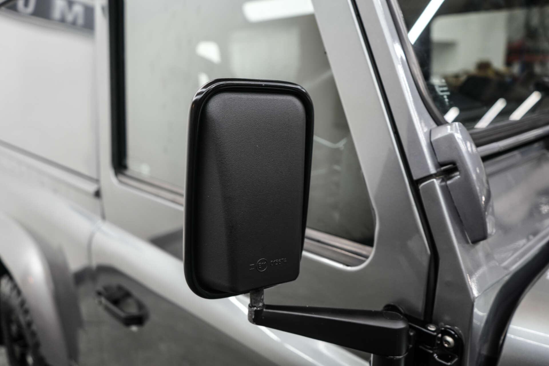 Land Rover Defender 90 view 8