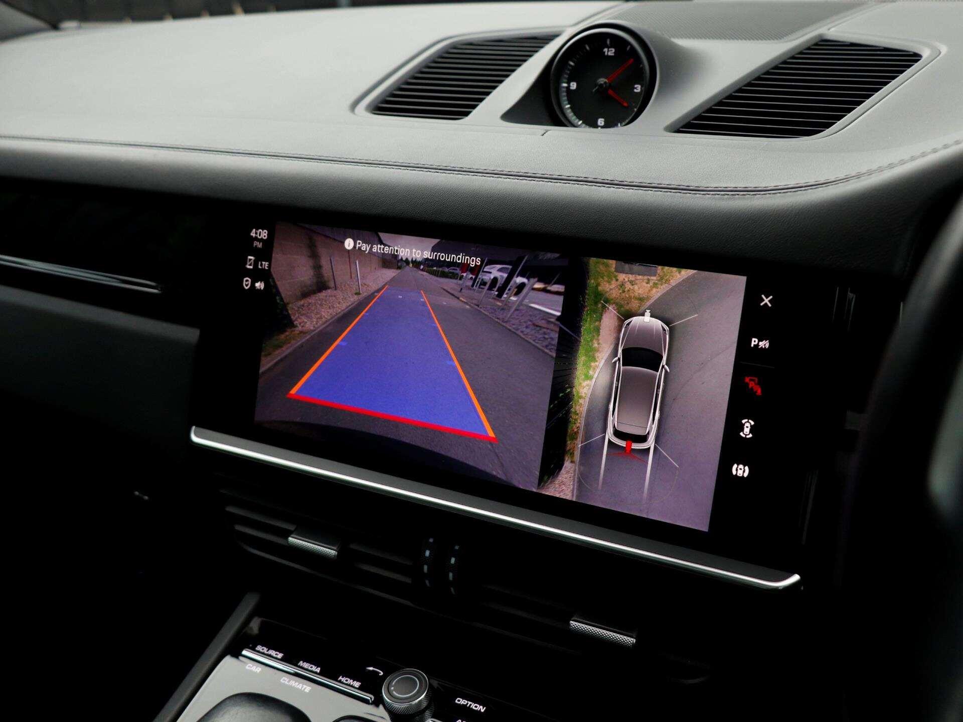 Porsche Cayenne view 16