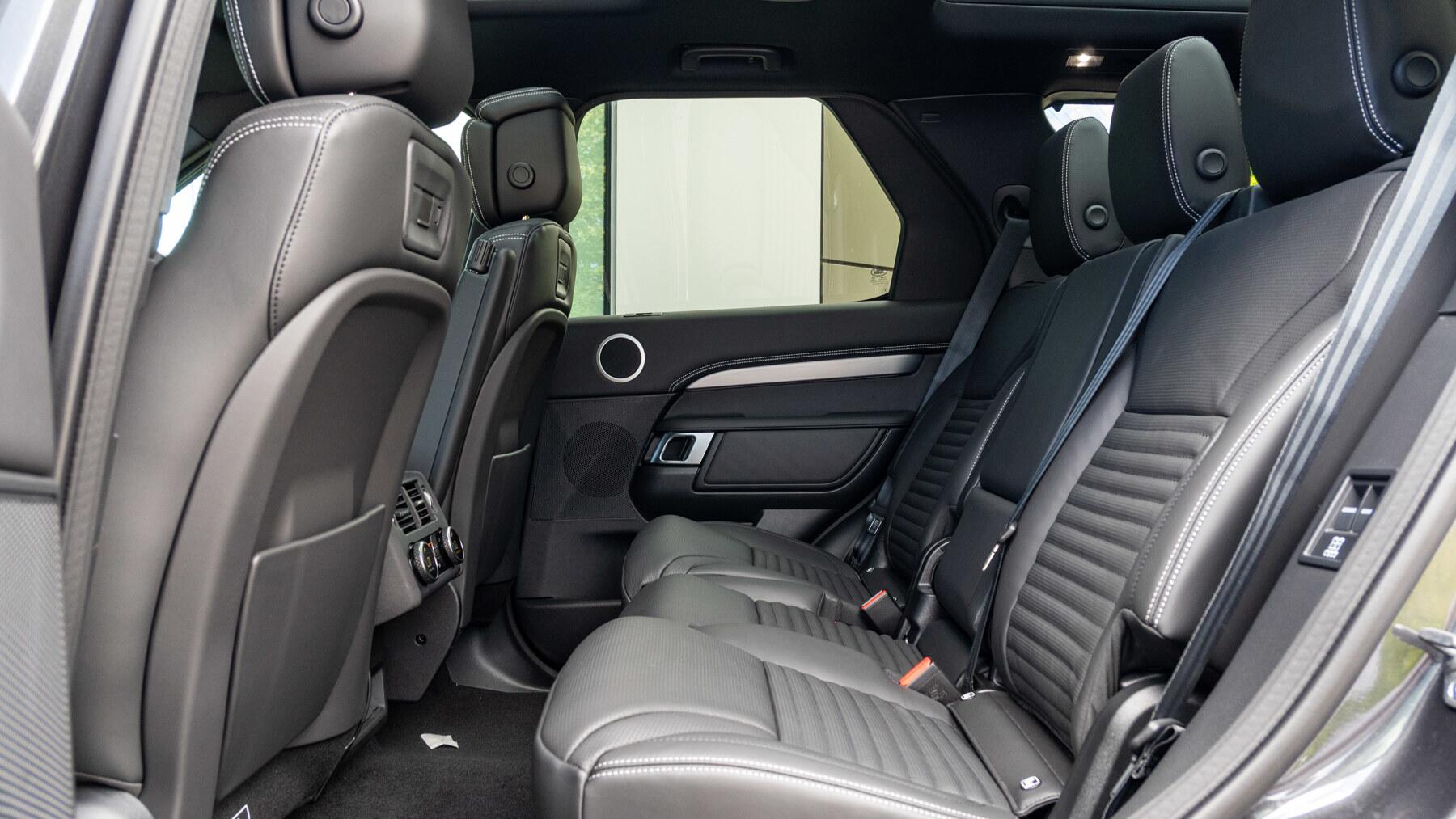 Land Rover Discovery view 4