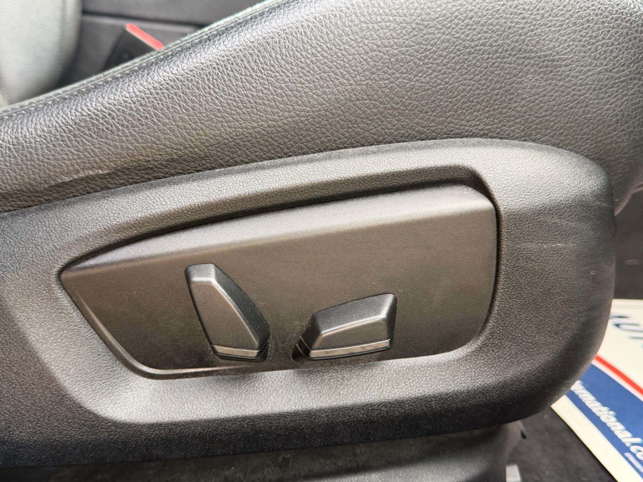 BMW 5 Series view 23