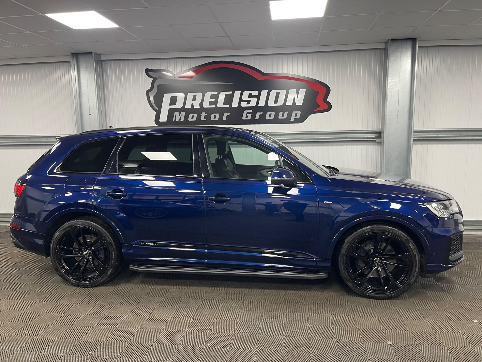 Audi Q7 view 25