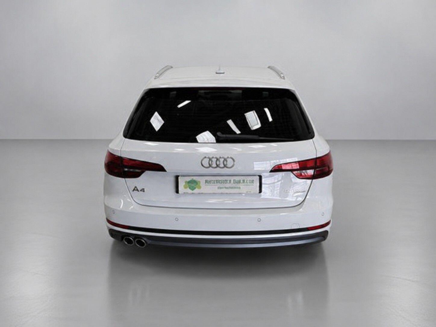 Audi A4 view 14