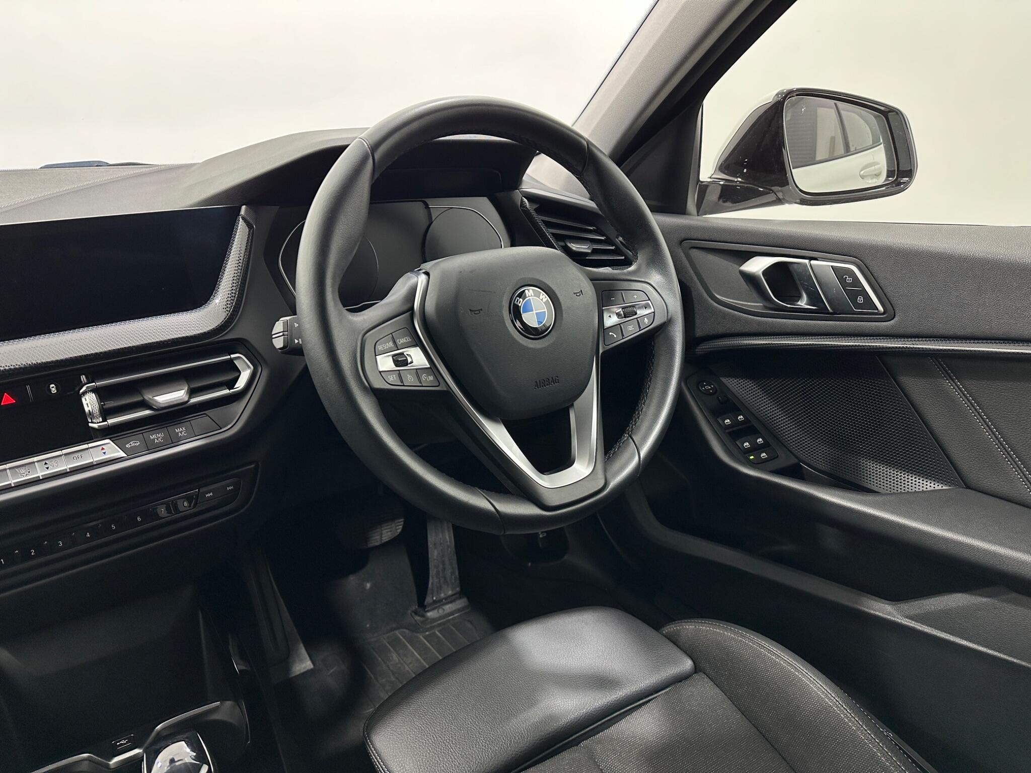 BMW 1 Series view 12