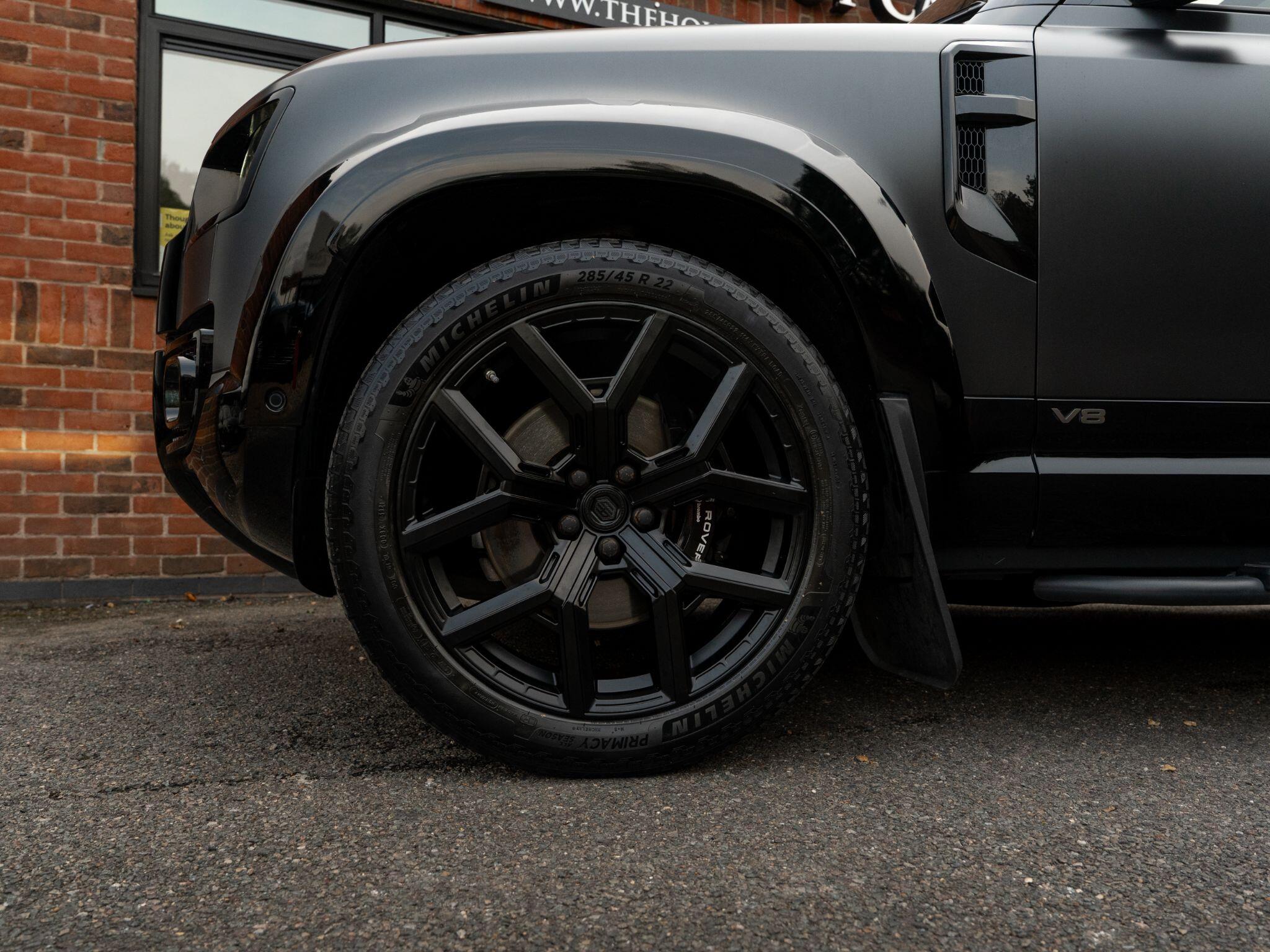 Land Rover Defender view 35