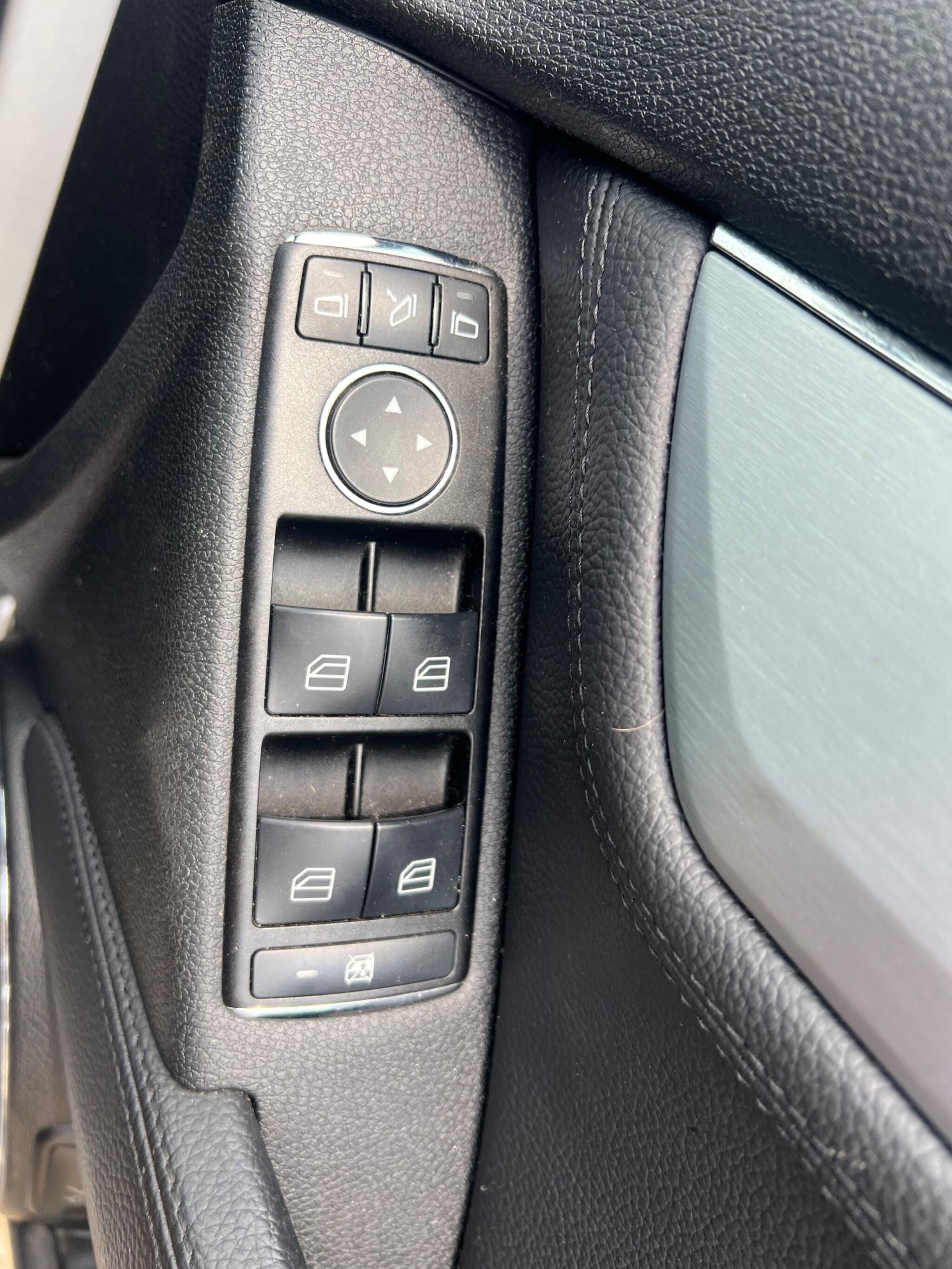 Mercedes-Benz C-Class view 42