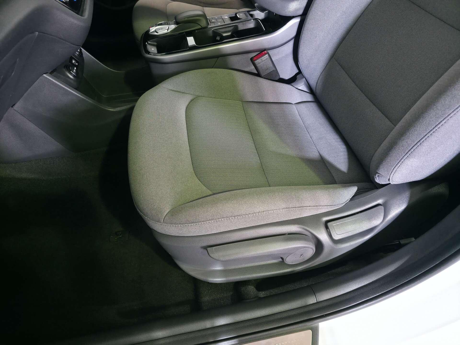 Hyundai Ioniq view 69