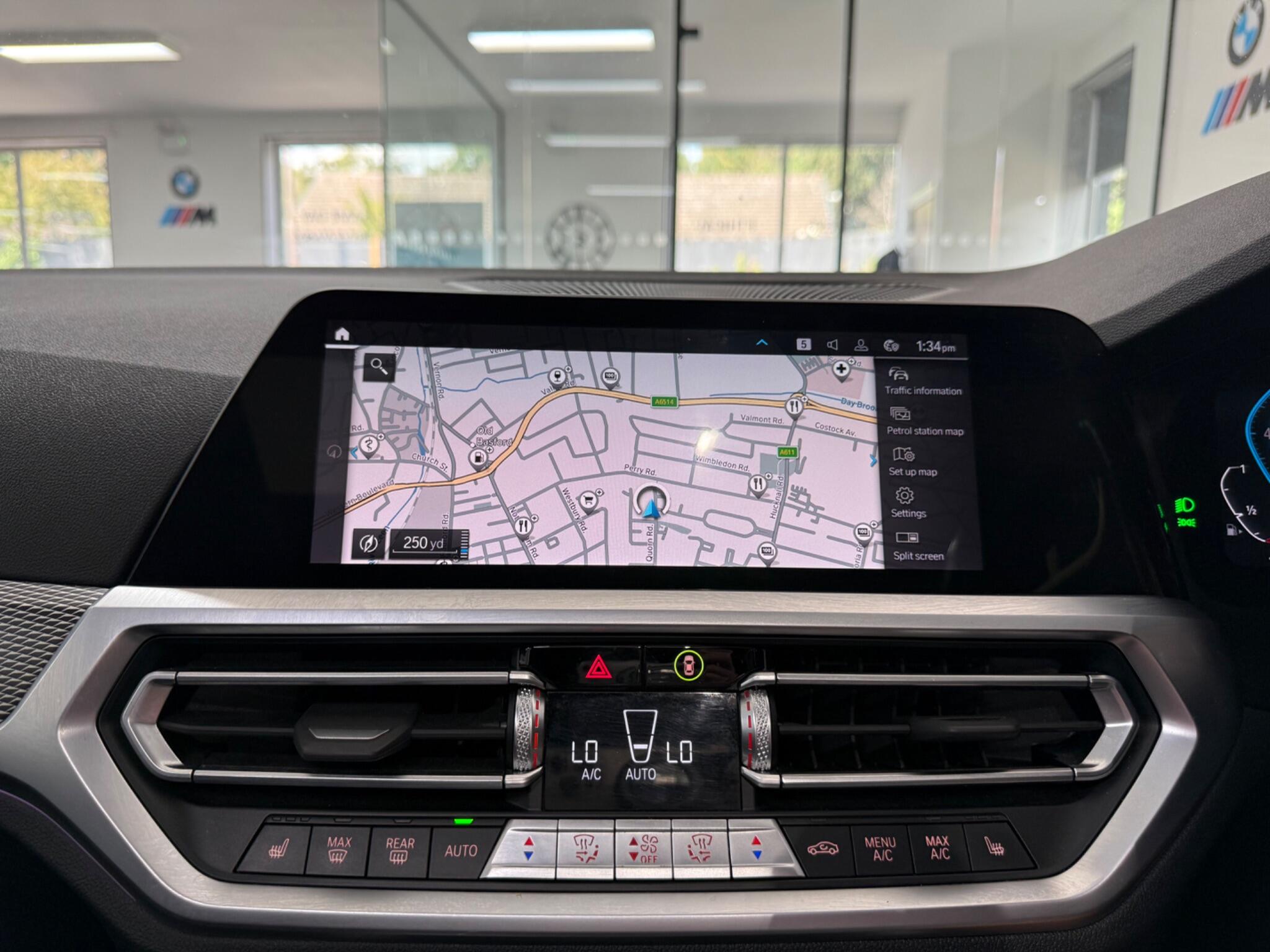 BMW 3 Series view 26