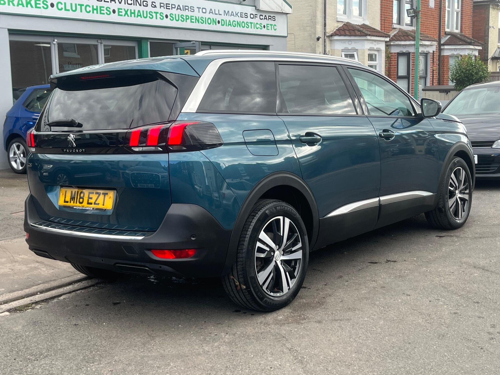 Peugeot 5008 view 7