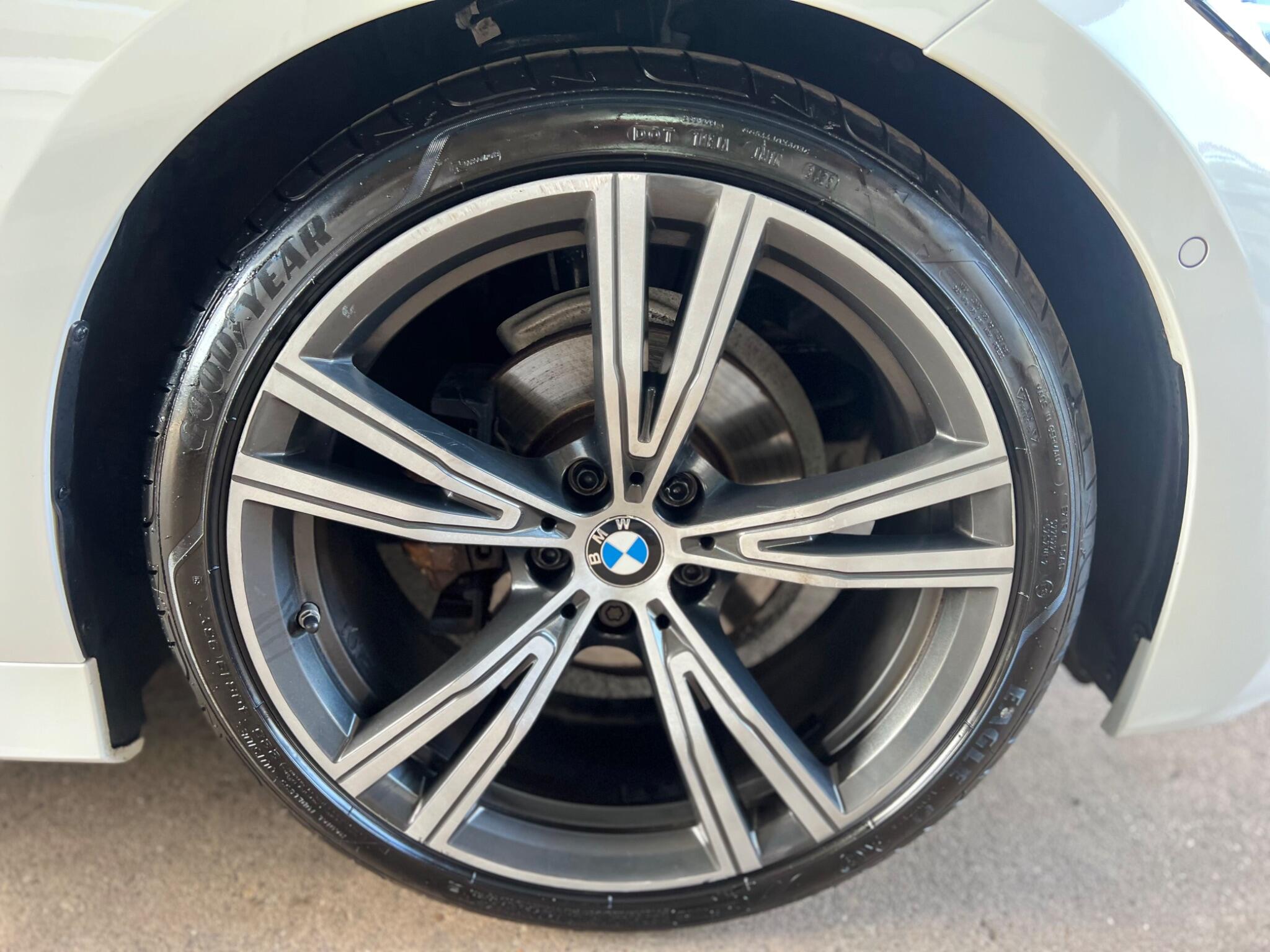 BMW 3 Series view 14
