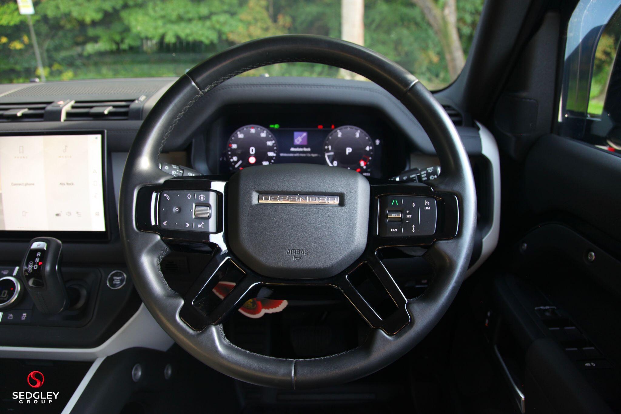 Land Rover Defender view 25