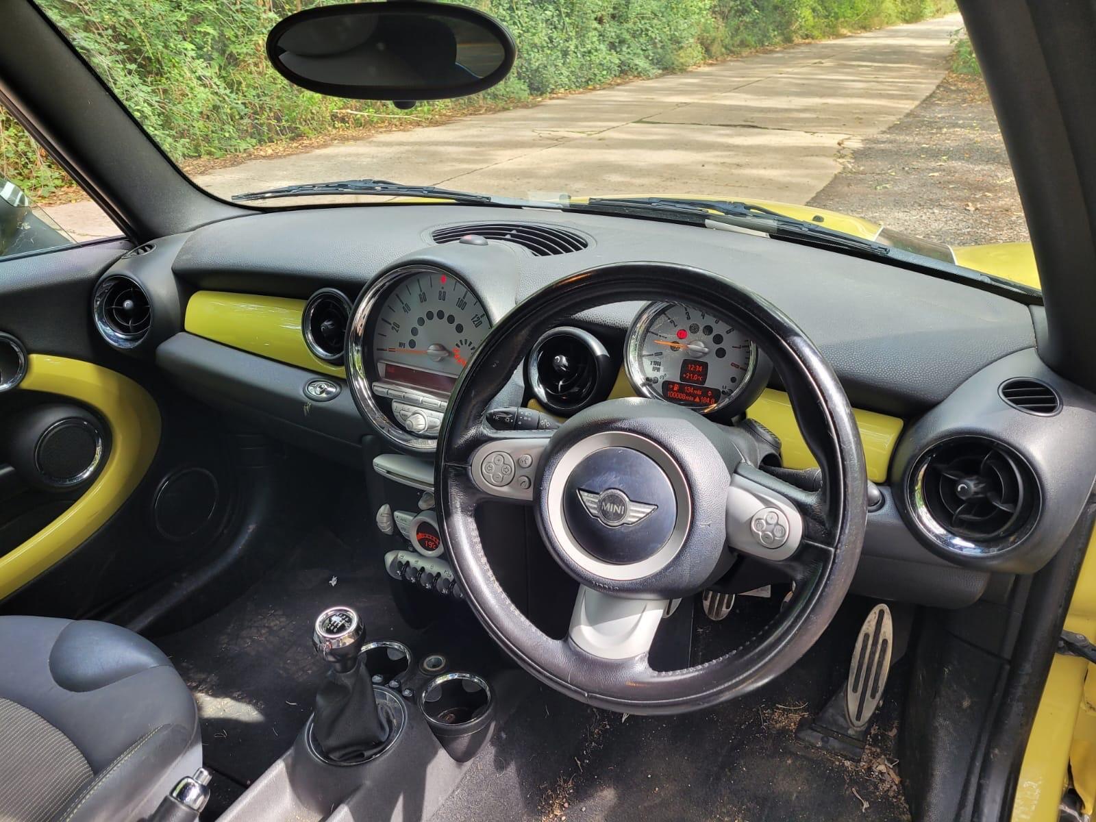 Mini Convertible view 13