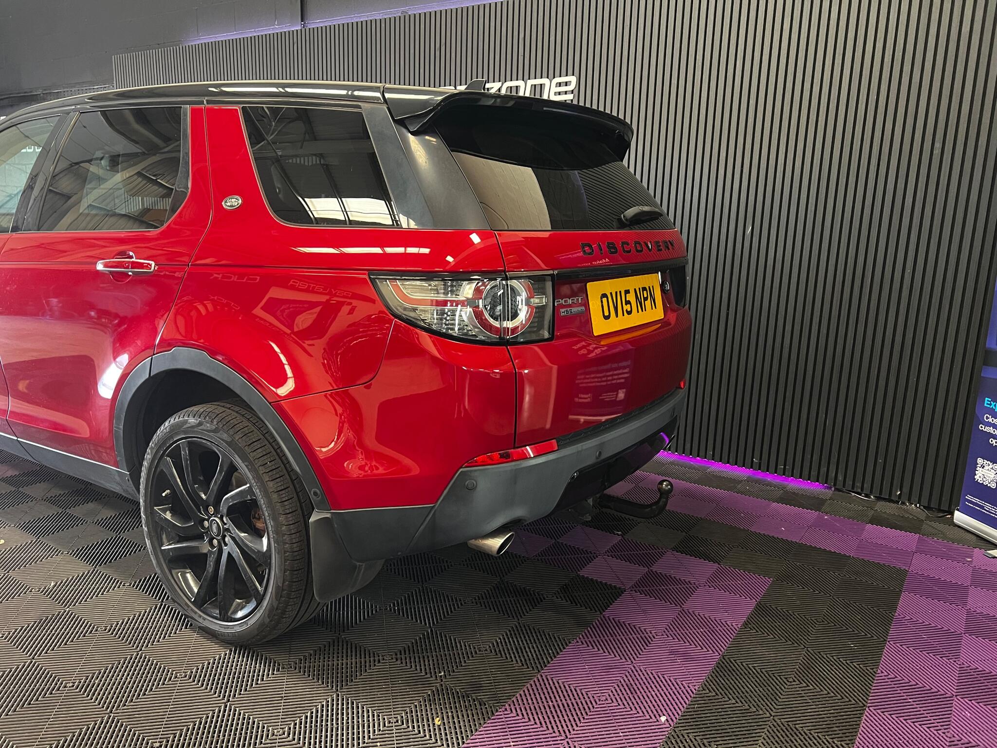 Land Rover Discovery Sport view 3