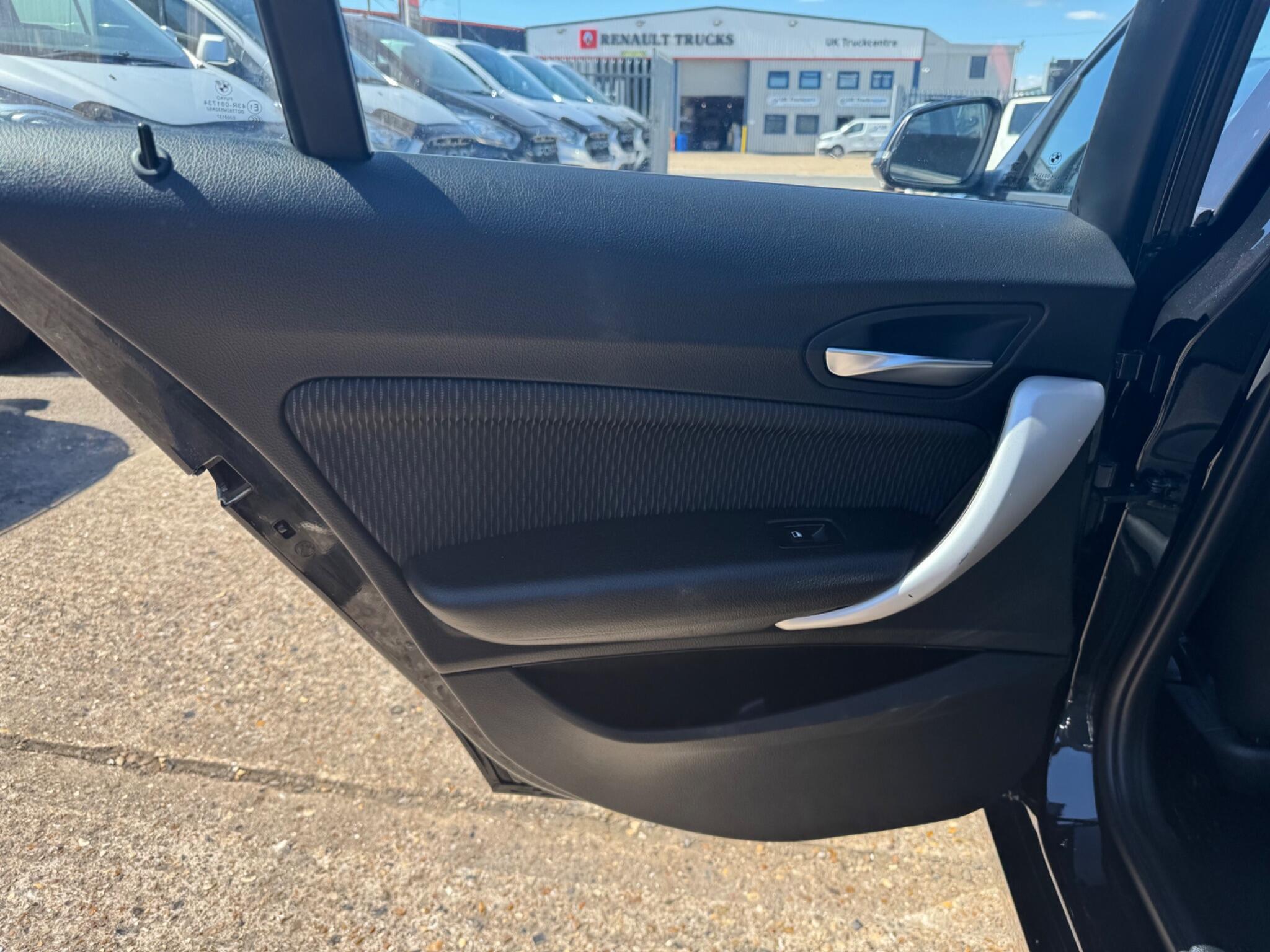 BMW 1 Series view 30
