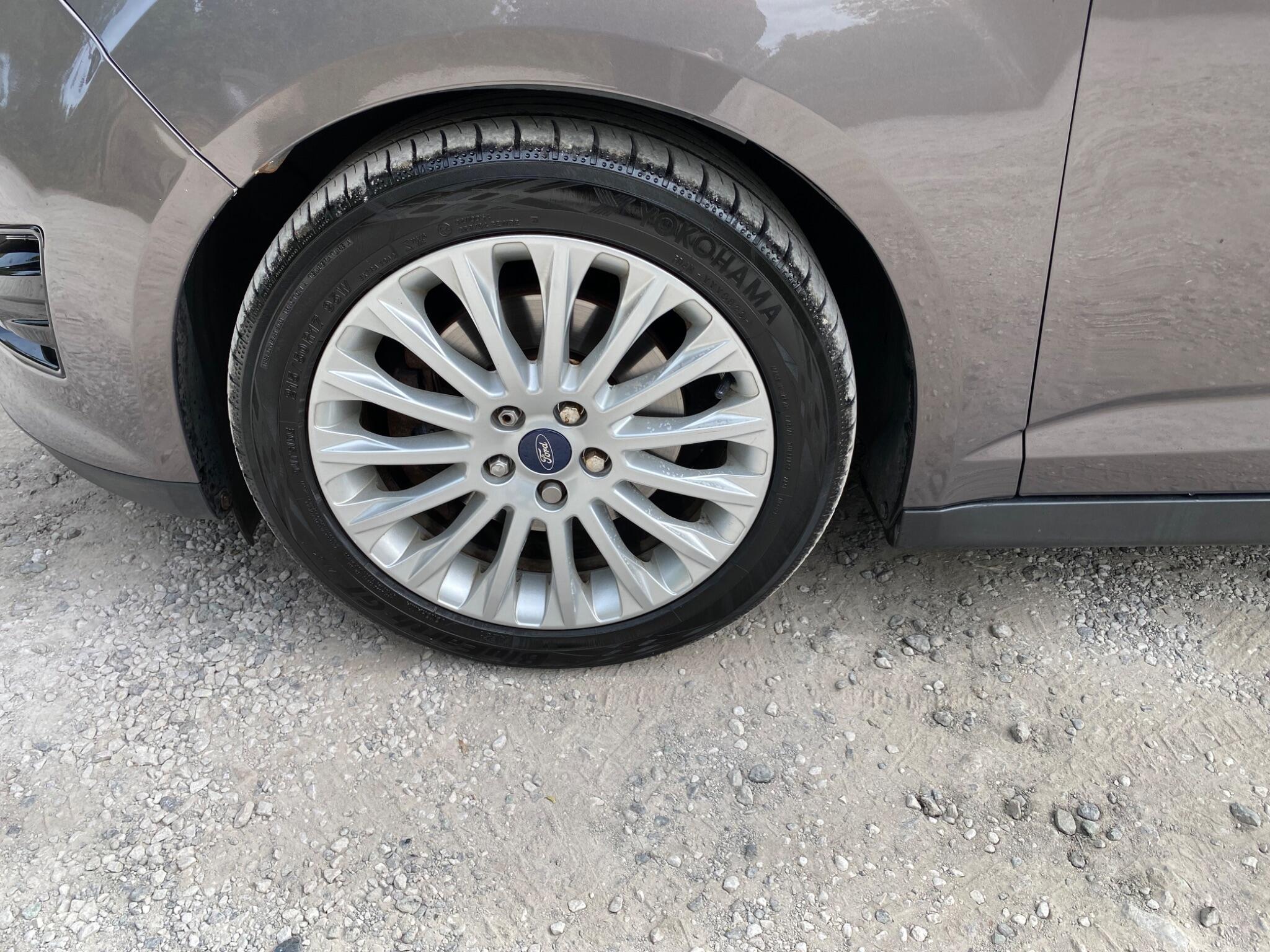 Ford Grand C-Max view 35