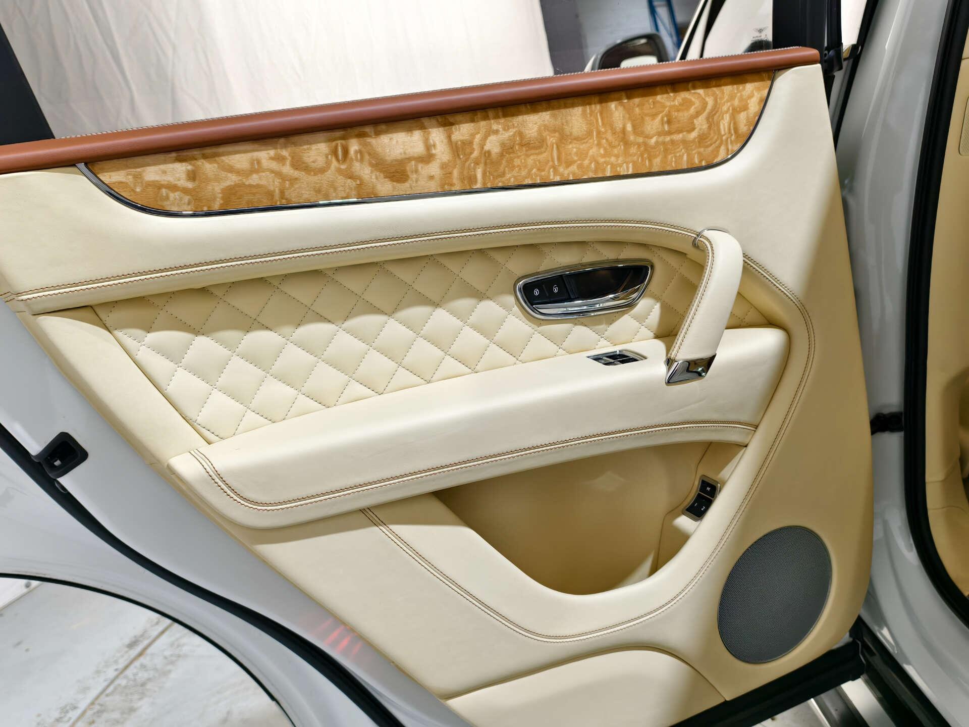 Bentley Bentayga view 39