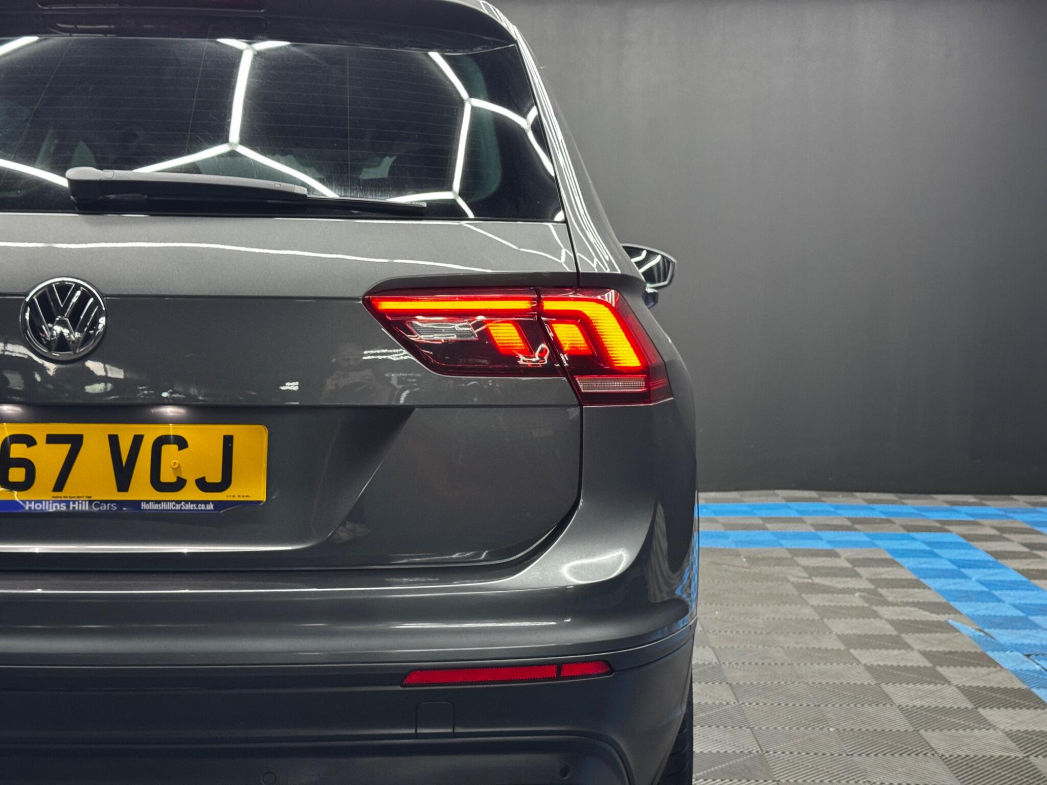 Volkswagen Tiguan view 45