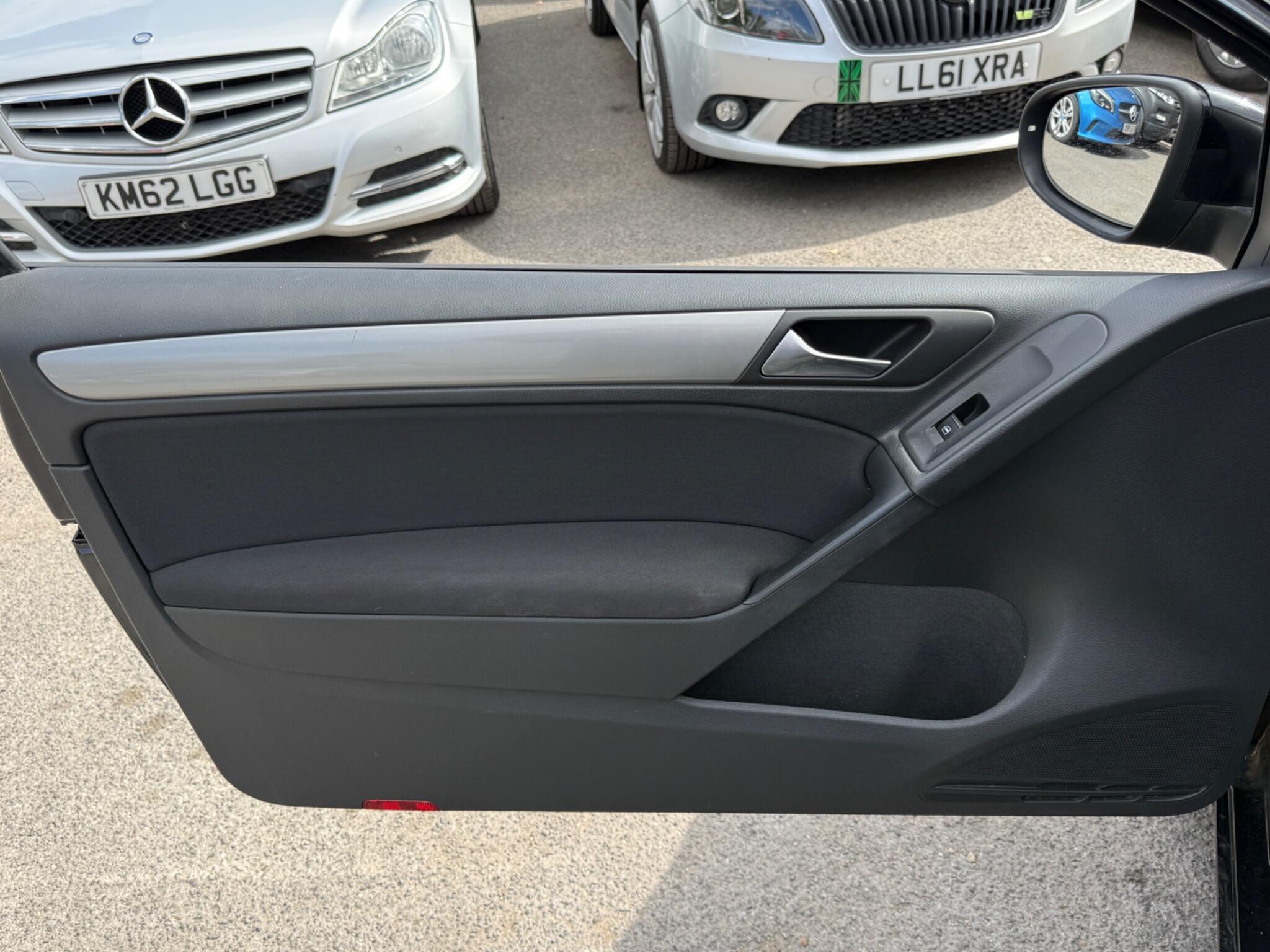Volkswagen Golf - Image 37